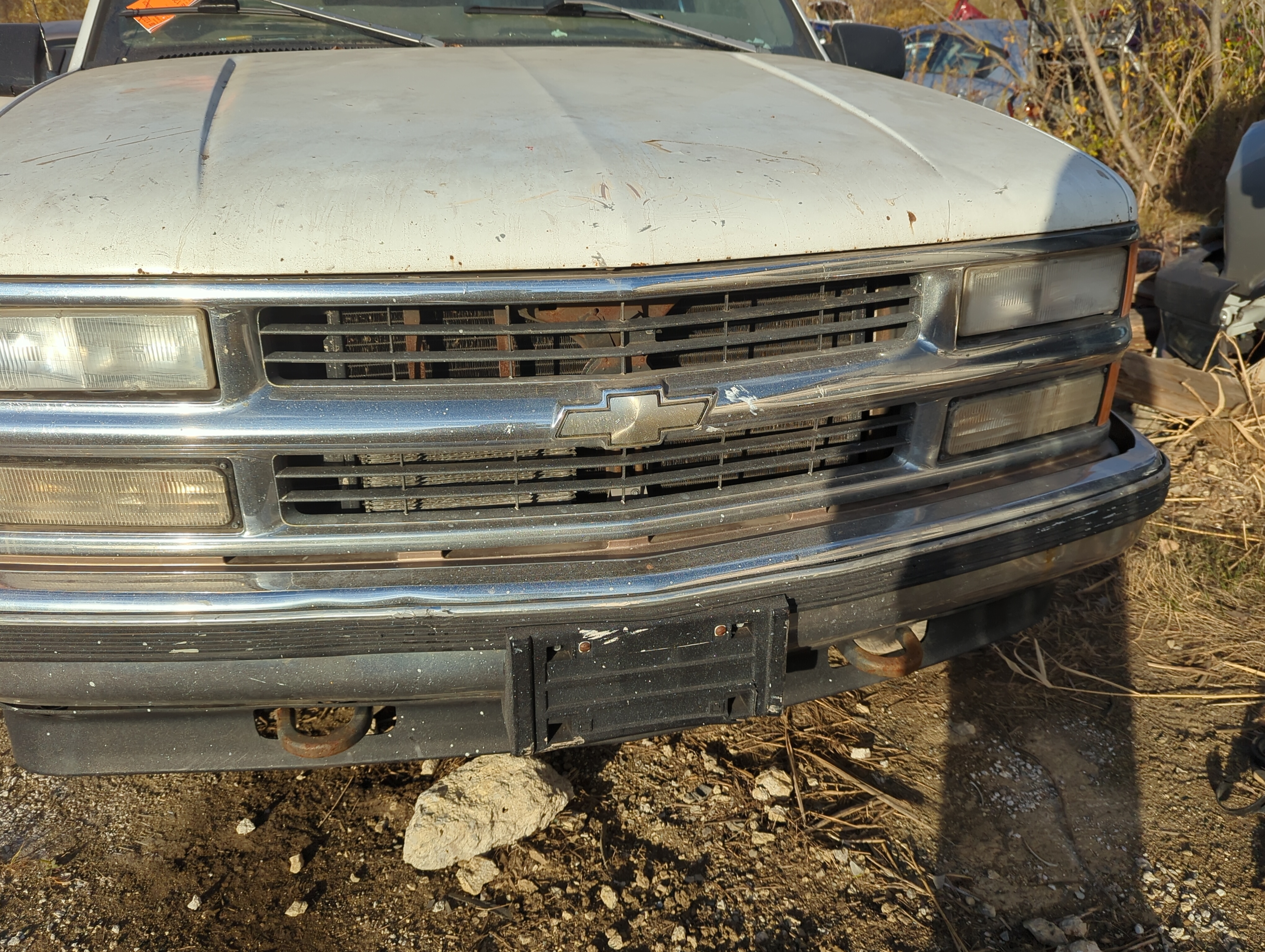 Chevrolet K1500 Front Grille Bumper Not Included 1228065 - Oemusedautoparts1.com