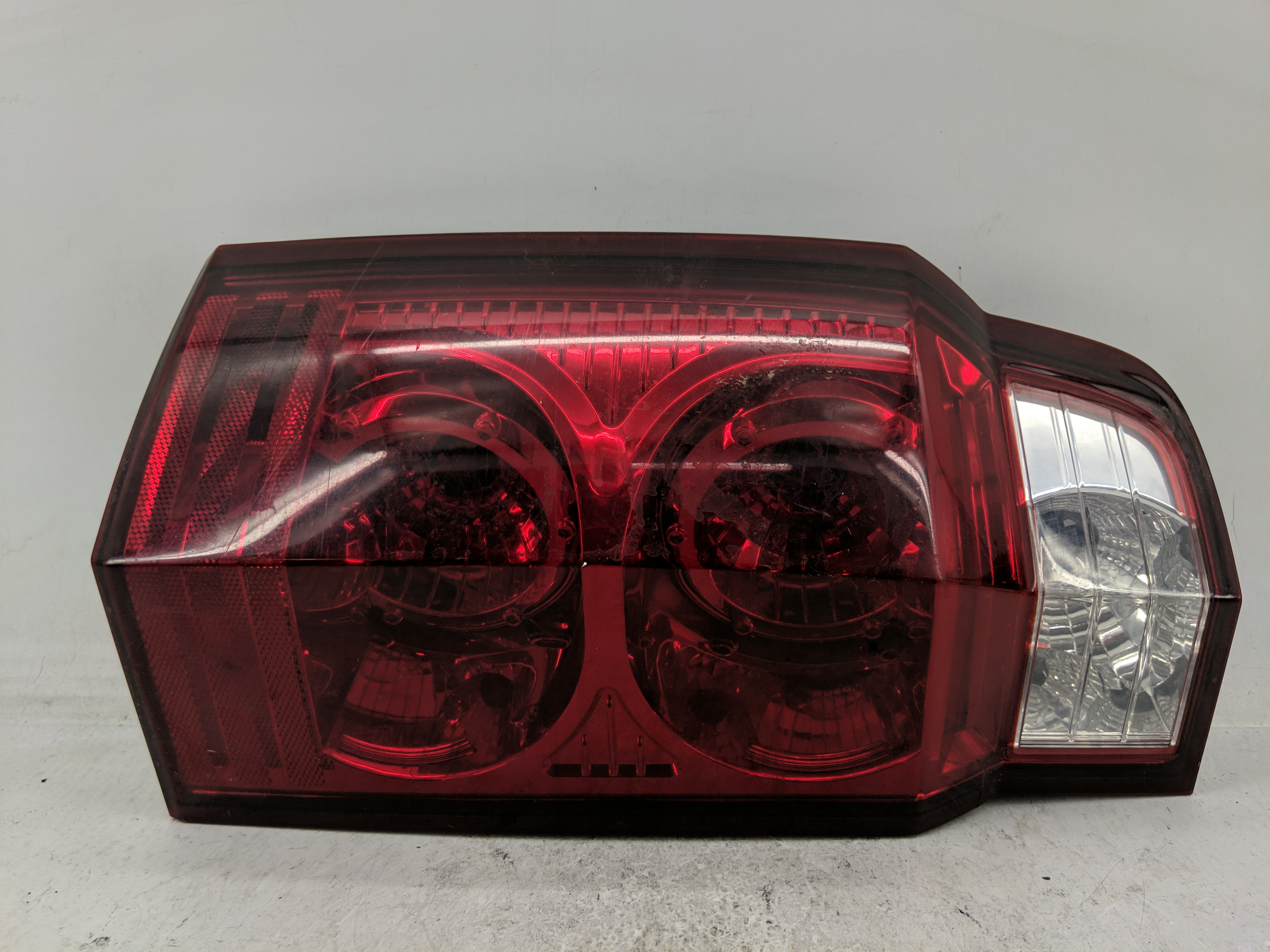 2006-2010 Jeep Commander Driver Left Side Tail Light Taillight Oem 1228101 - Oemusedautoparts1.com