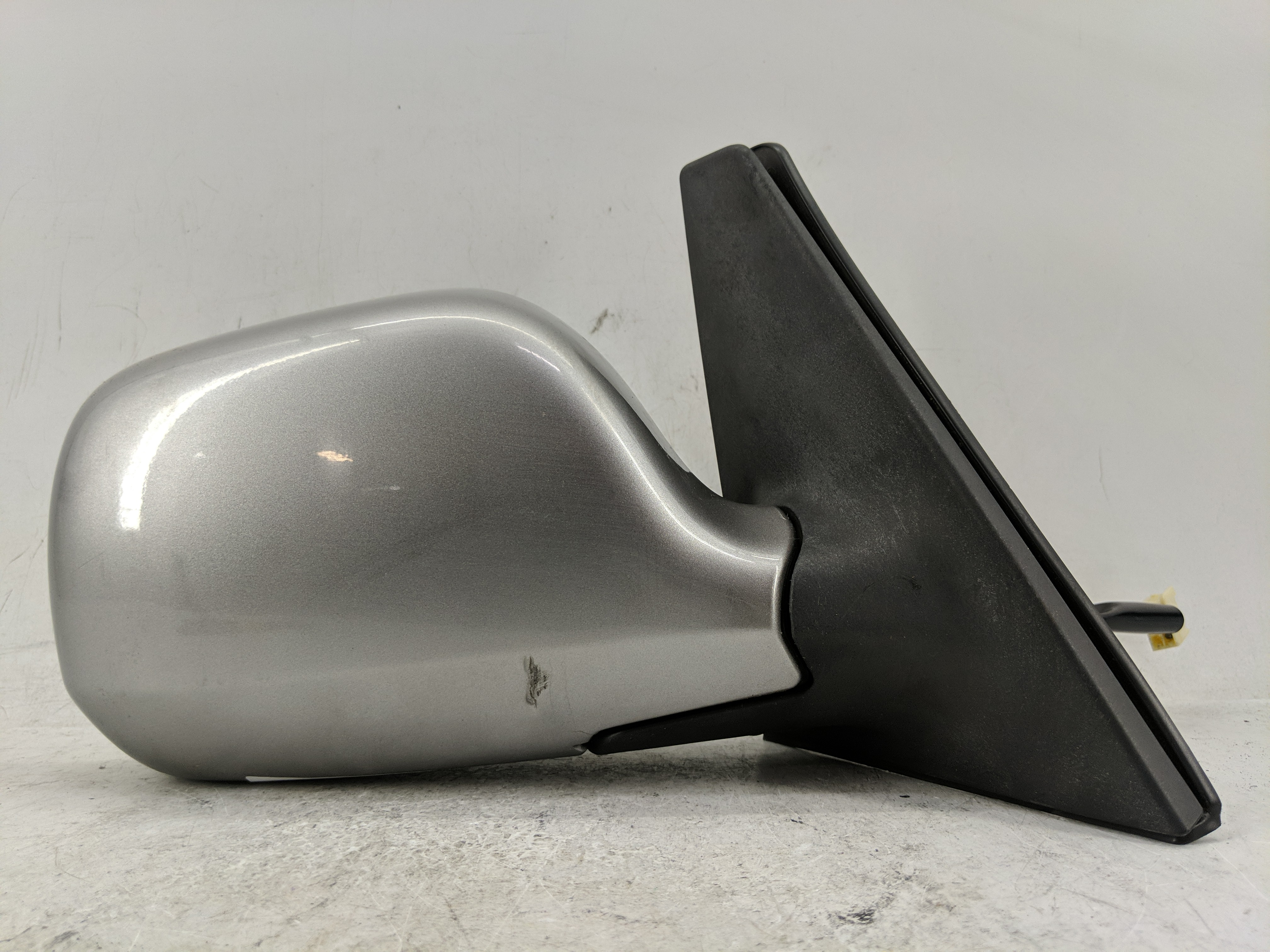 2004-2006 Scion Xb Passenger Right Side View Power Door Mirror Silver 1228104 - Oemusedautoparts1.com