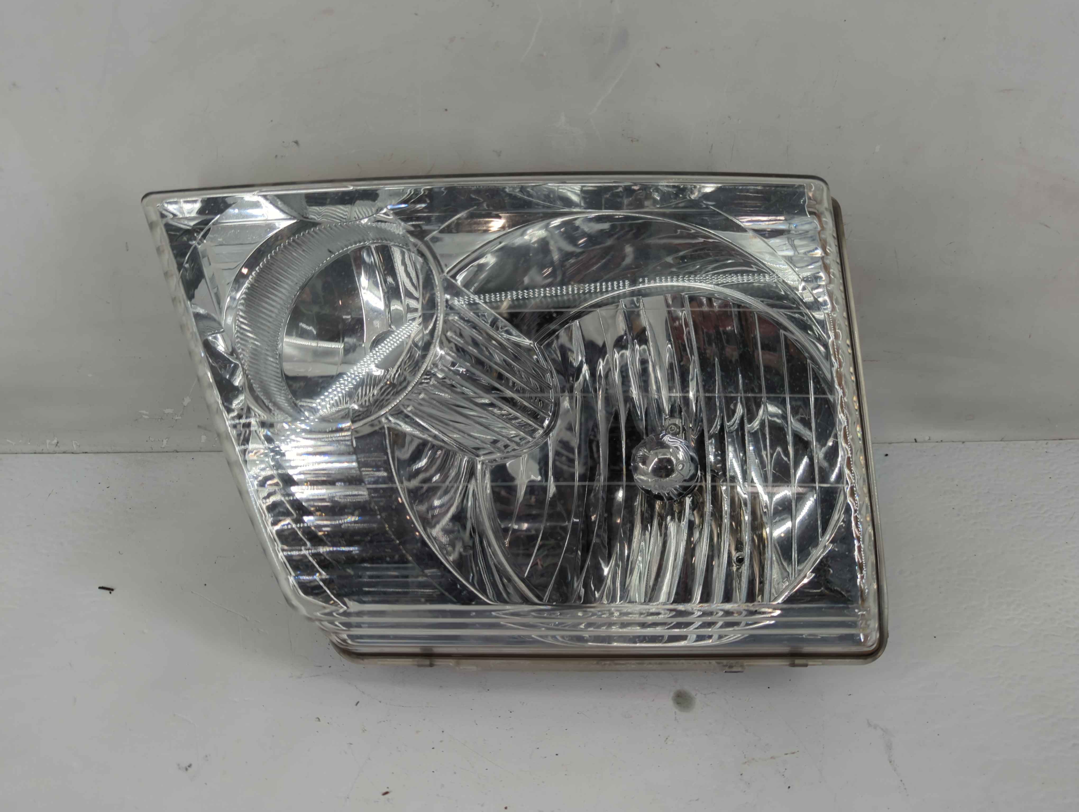 2002-2005 Ford Explorer Passenger Right Oem Head Light Headlight Lamp 1228163 - Oemusedautoparts1.com
