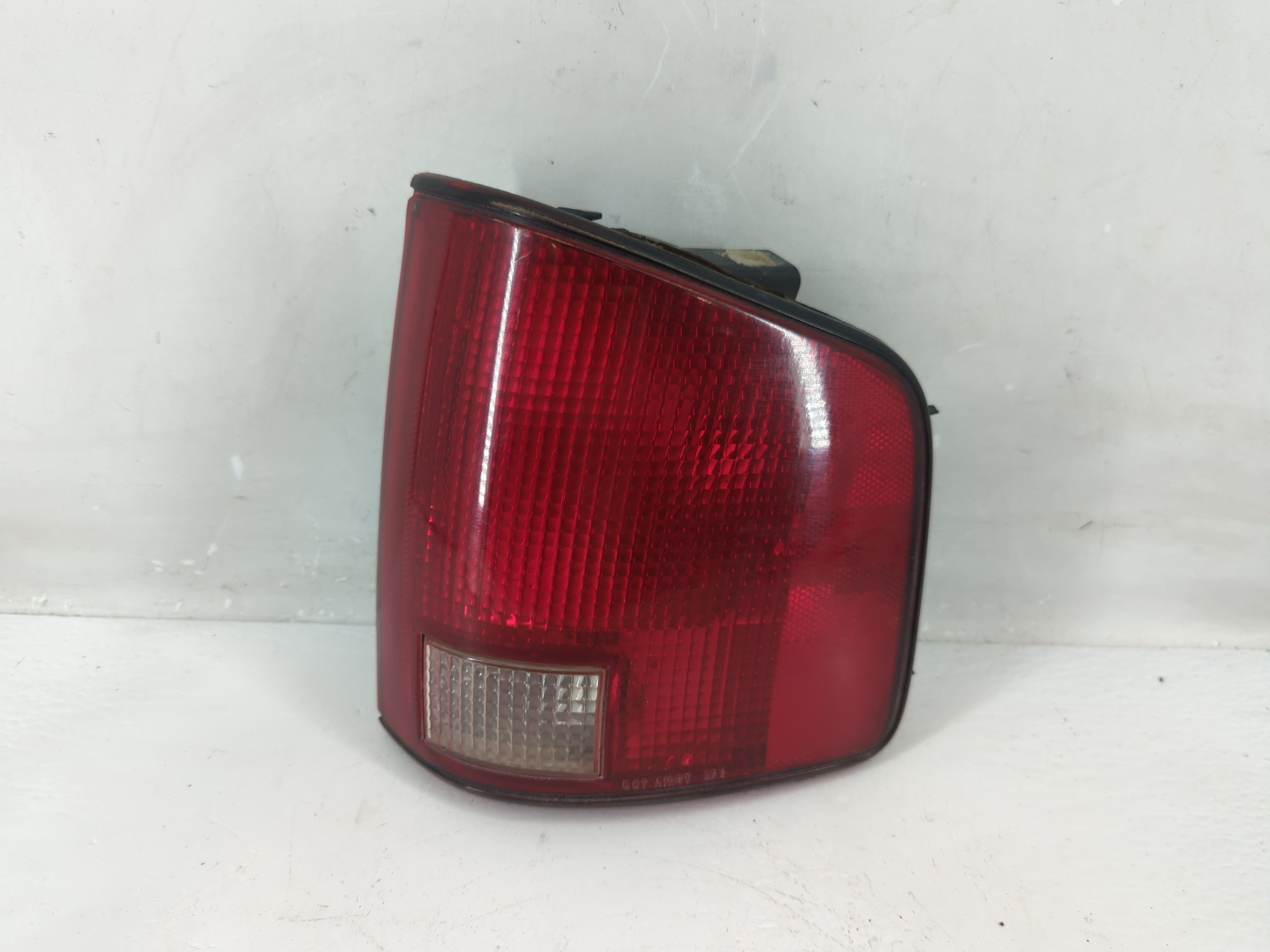 2002-2004 Gmc Sonoma Passenger Right Side Tail Light Taillight Oem 1228178 - Oemusedautoparts1.com