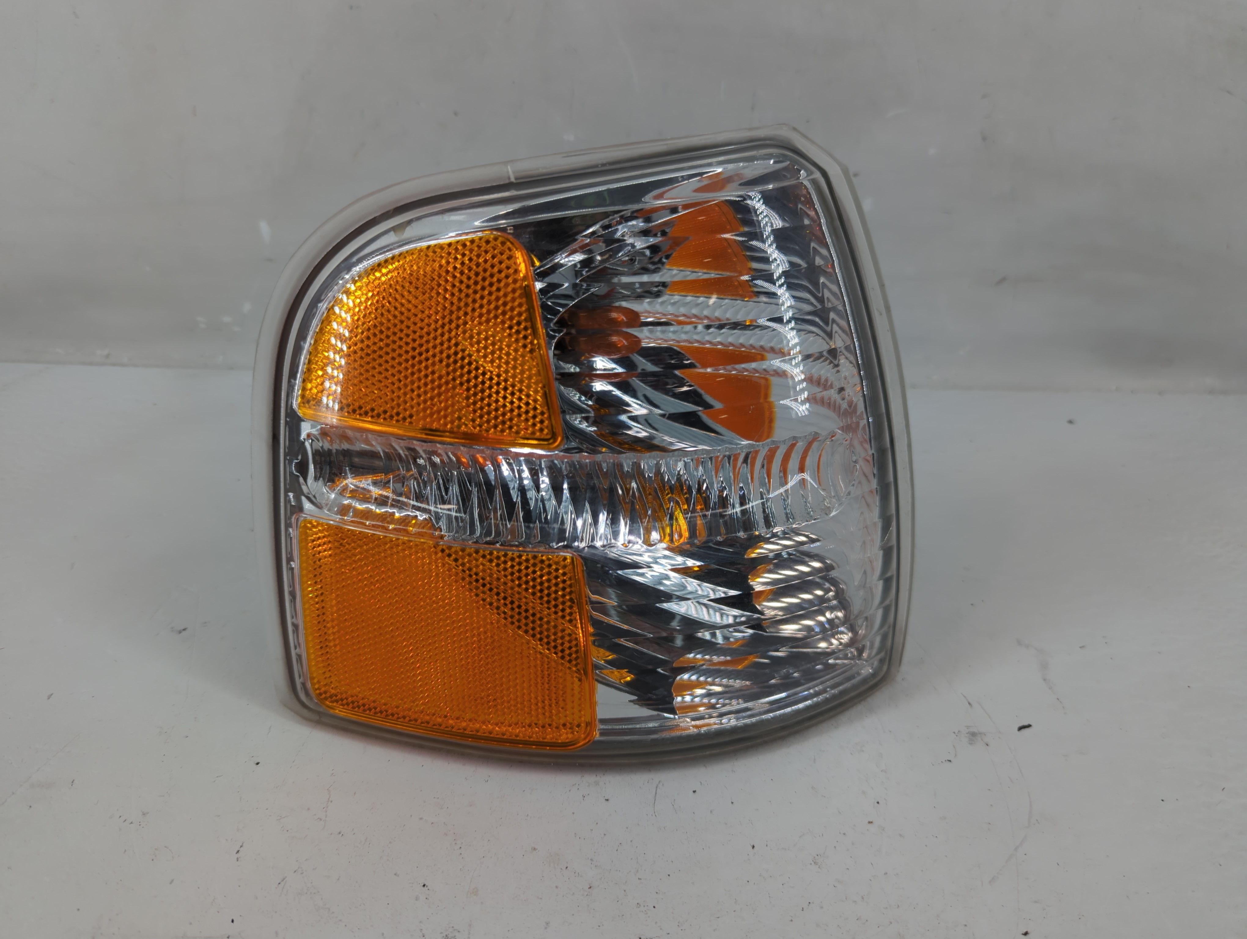 2004-2005 Ford Explorer Passenger Right Oem Front Light Lamp 1228204 - Oemusedautoparts1.com