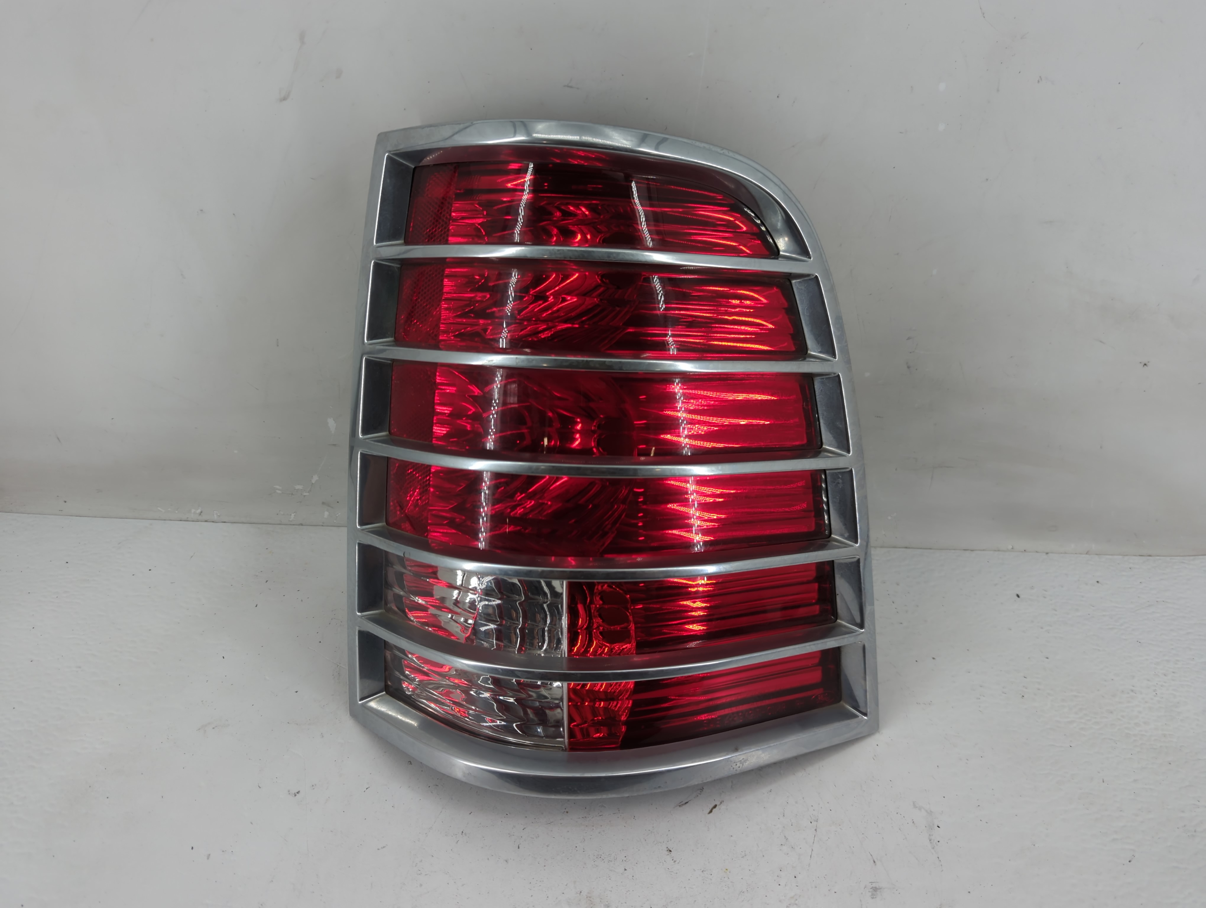 2002 Mercury Mountaineer Passenger Right Side Tail Light Taillight Oem 1228223 - Oemusedautoparts1.com