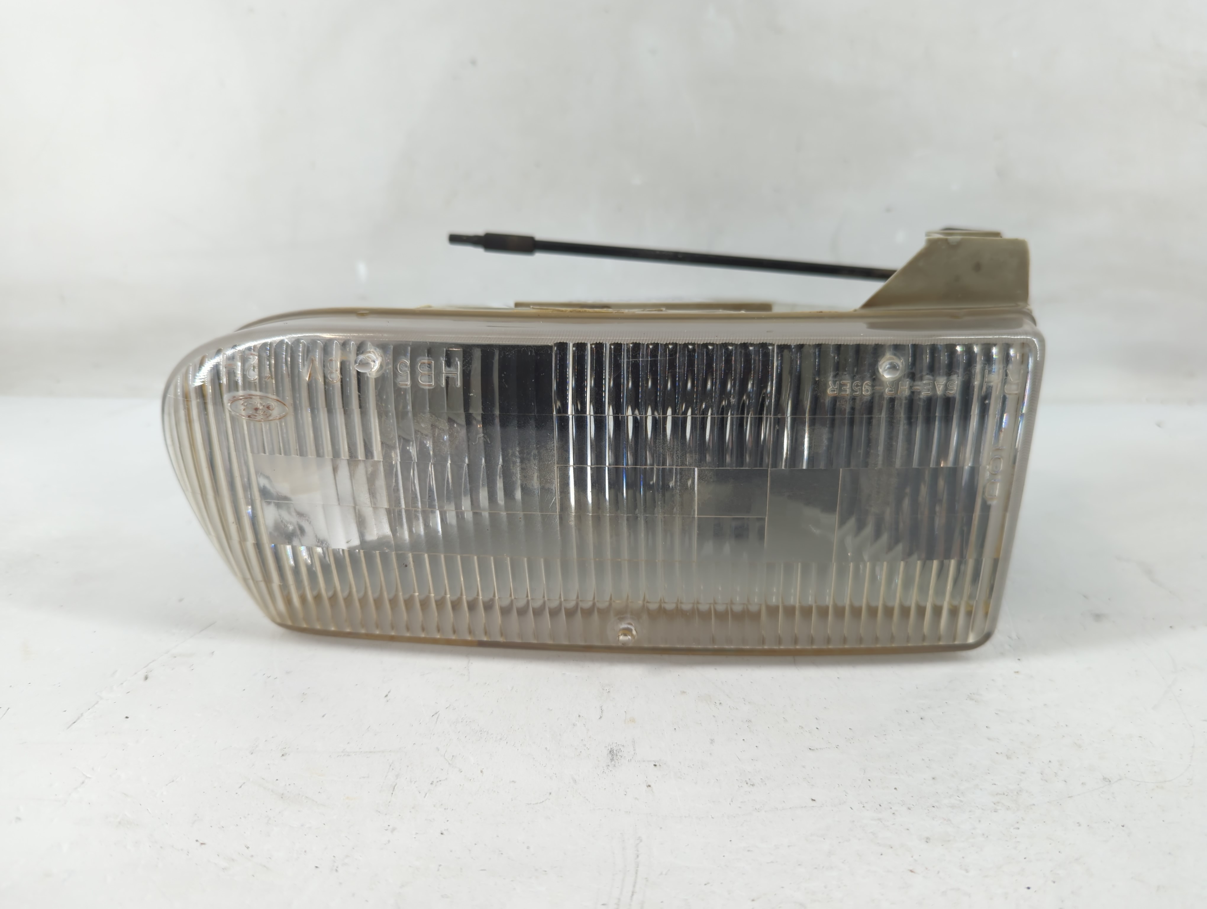 Ford Explorer Passenger Right Oem Head Light Headlight Lamp 1228235 - Oemusedautoparts1.com