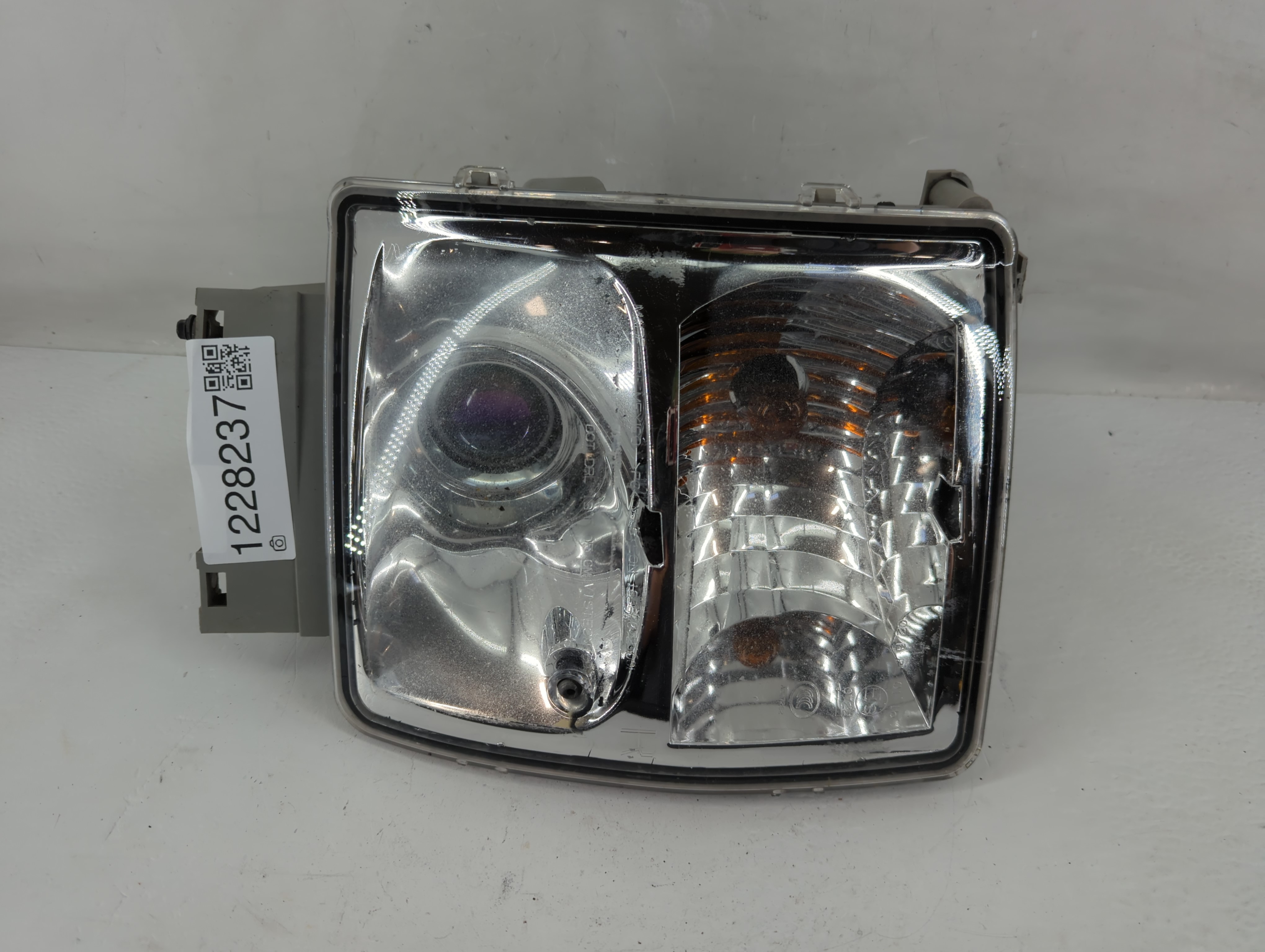 Picture of 2005-2011 Cadillac Sts Passenger Right Oem Fog Light Lamp 1228237
