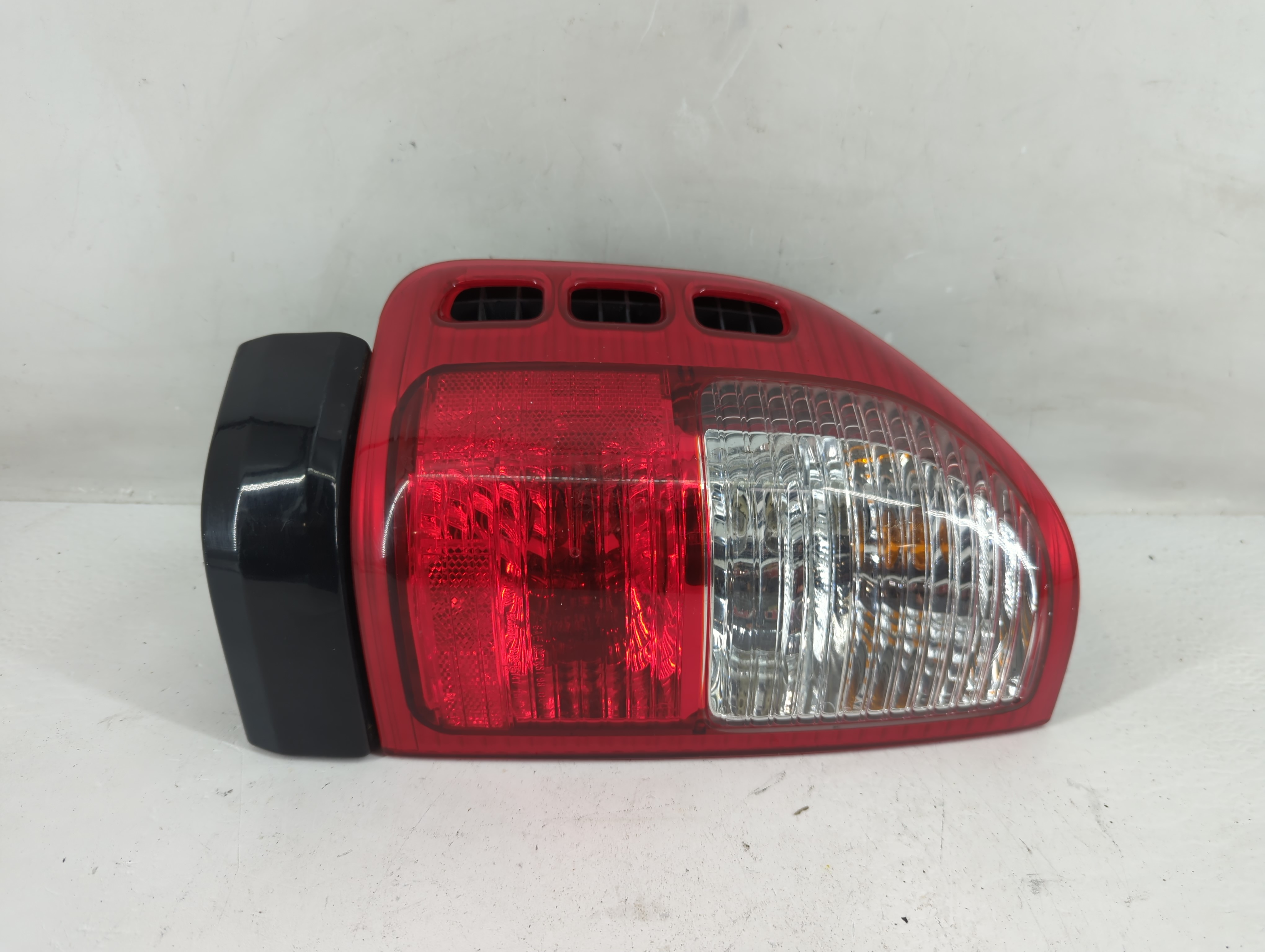 2000-2004 Isuzu Rodeo Driver Left Side Tail Light Taillight Oem 1228245 - Oemusedautoparts1.com