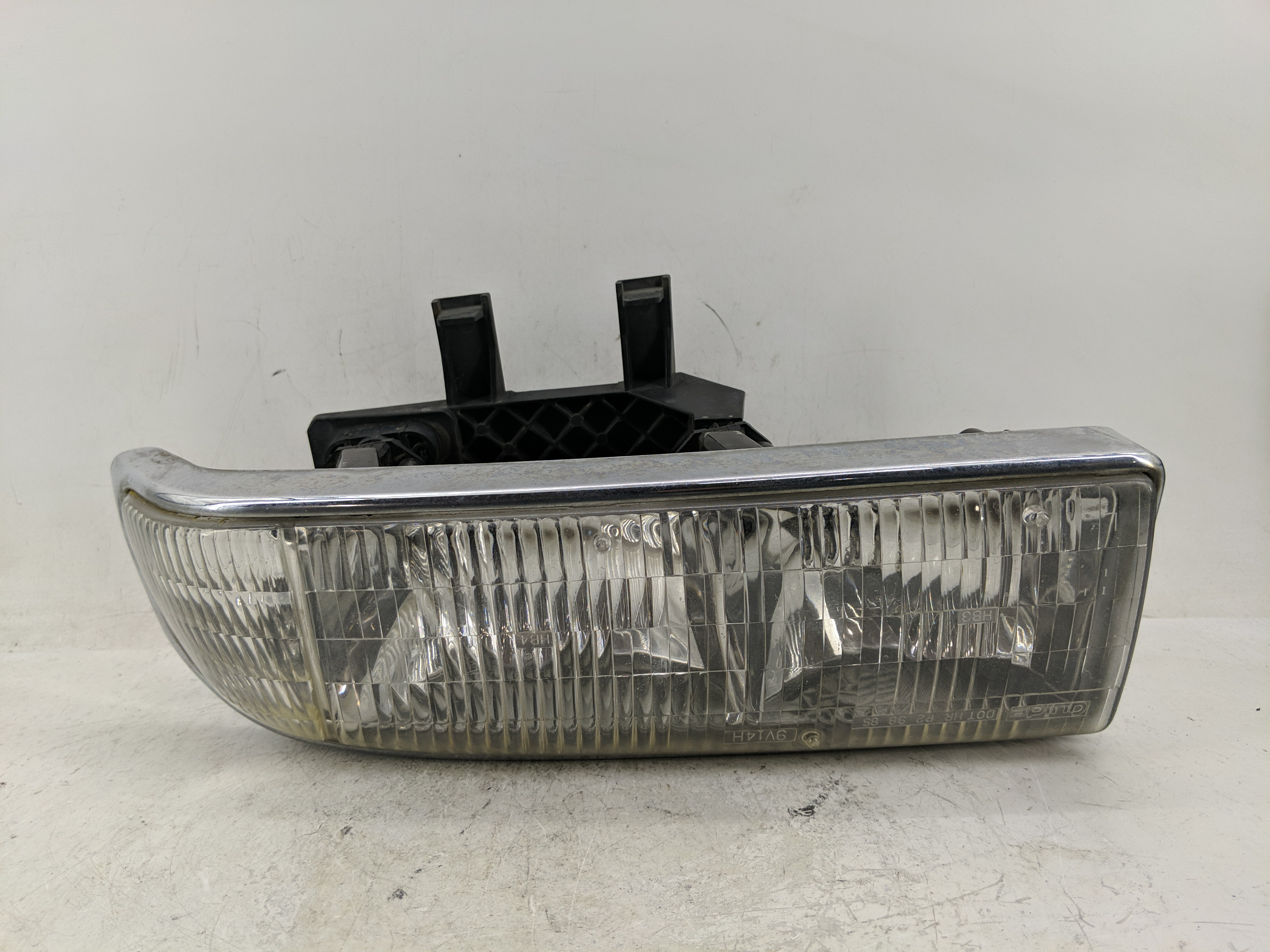 Picture of Gmc Chevrolet Driver Left Oem Head Light Headlight Lamp 1228266