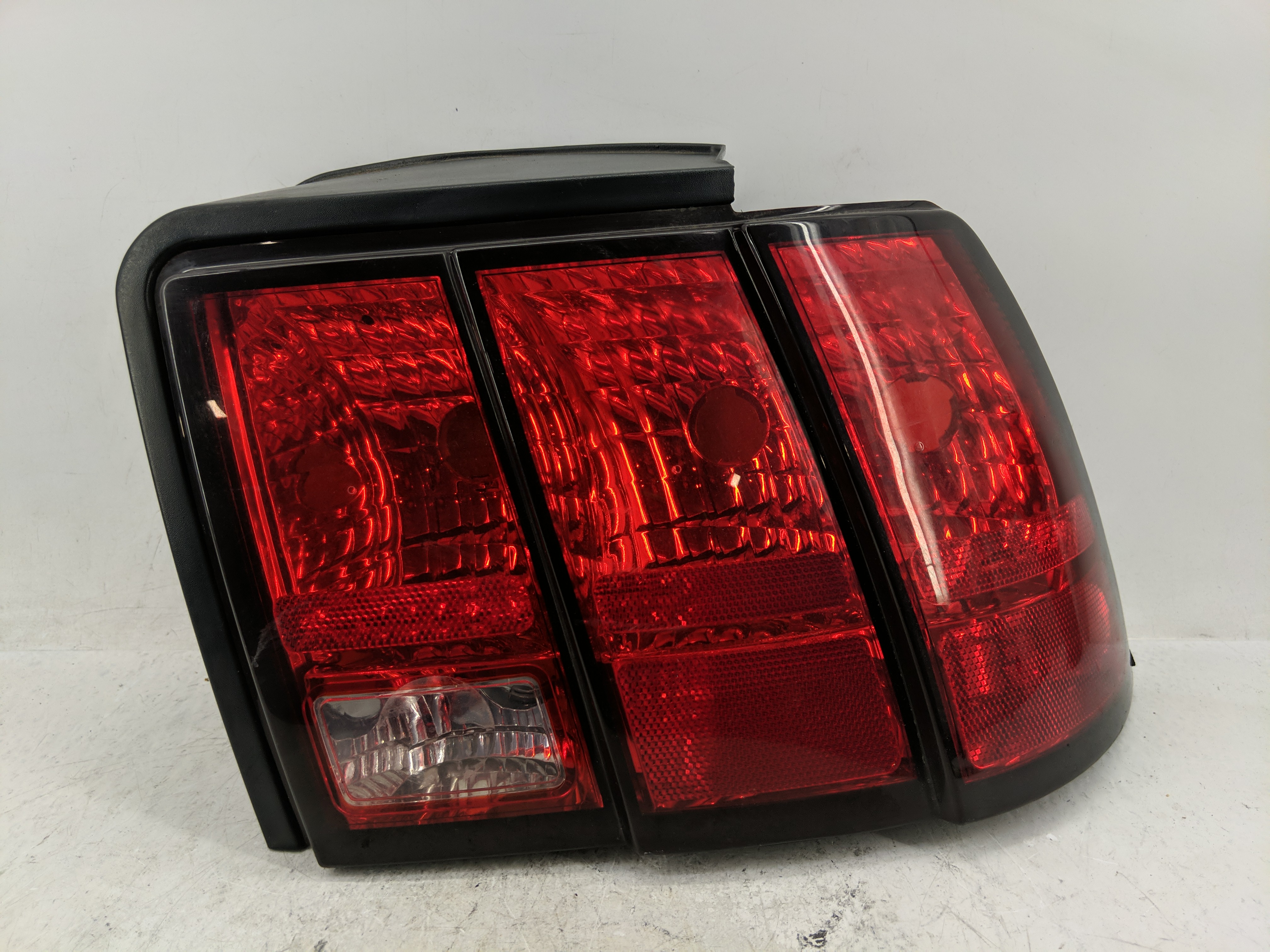 1999-2004 Ford Mustang Passenger Right Side Tail Light Taillight Oem 1228302 - Oemusedautoparts1.com