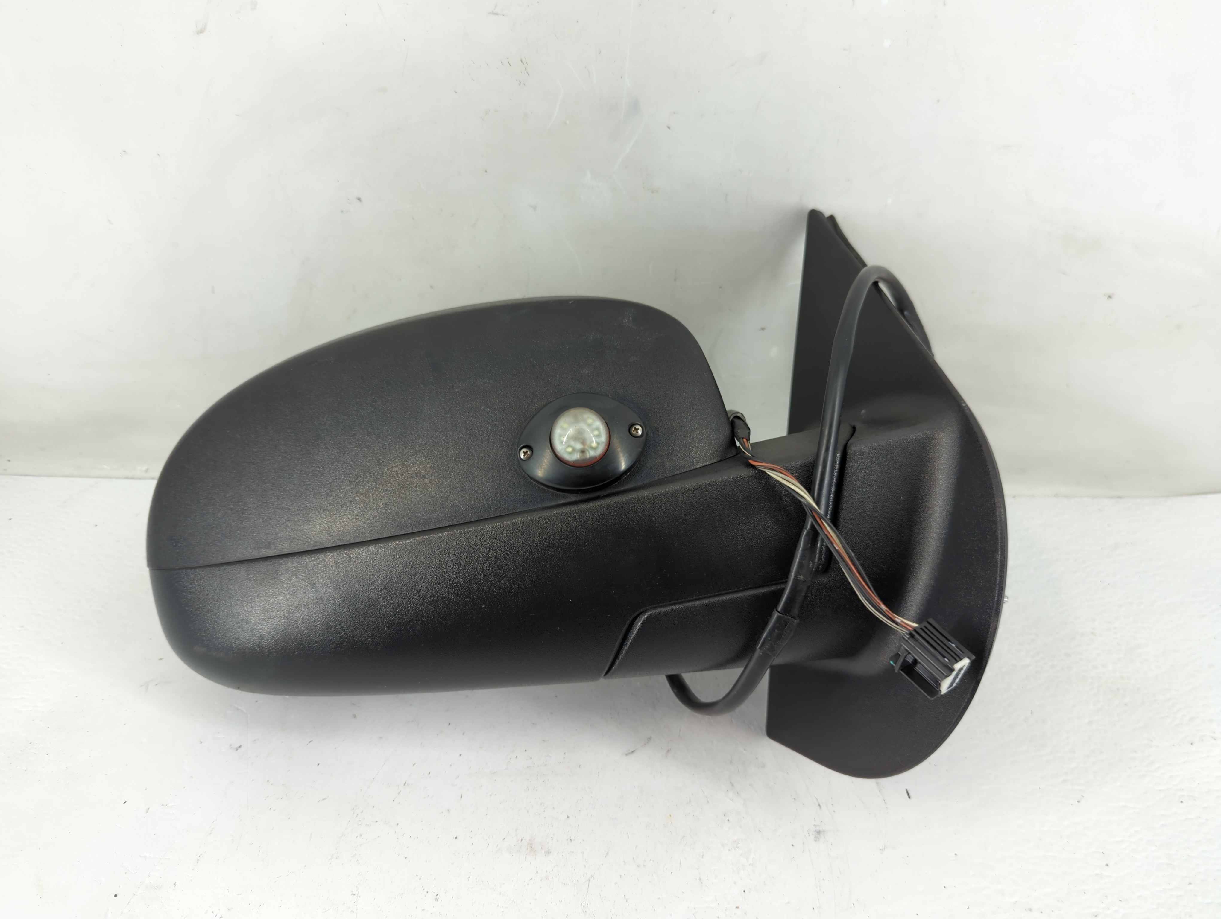 2007-2014 Chevrolet Tahoe Passenger Right Side View Power Door Mirror 1228309 - Oemusedautoparts1.com