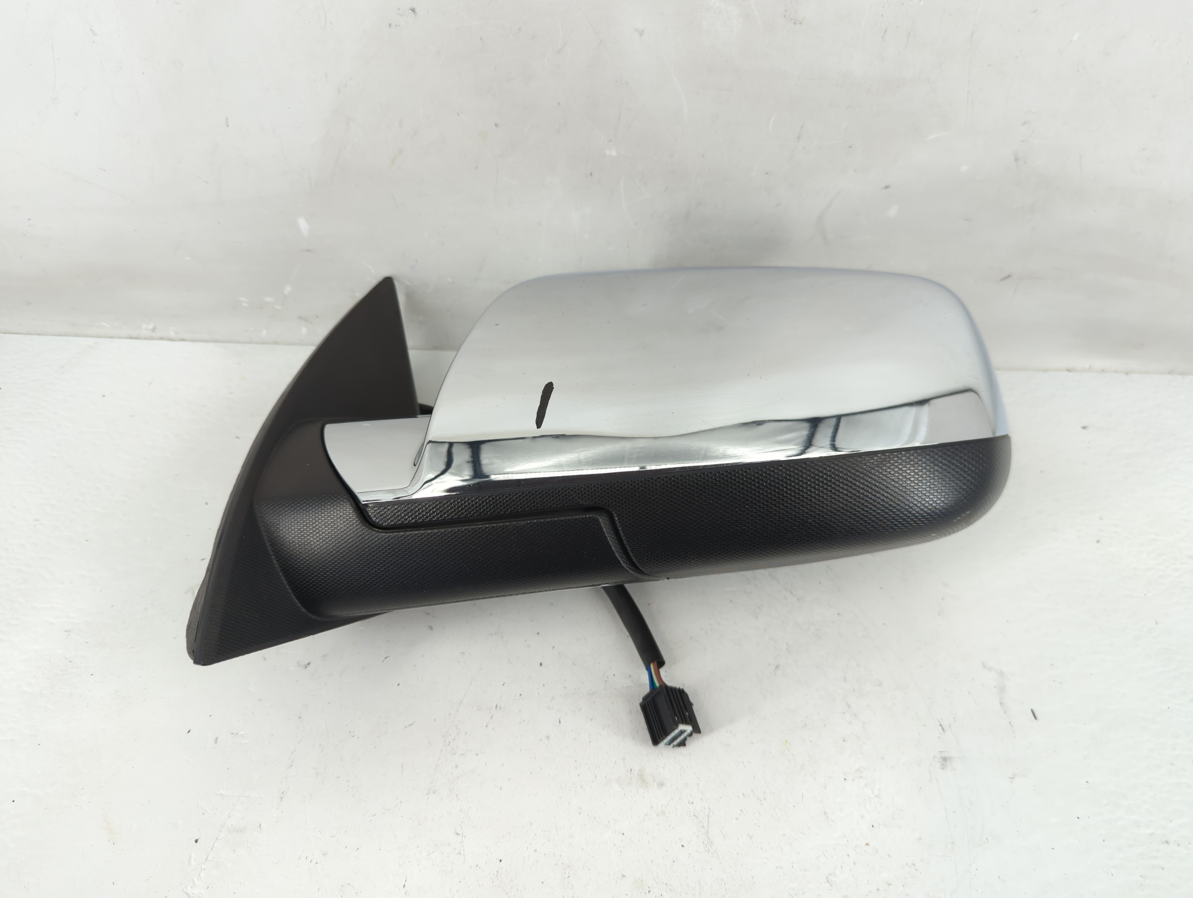 2010-2011 Chevrolet Equinox Driver Left Side View Power Door Mirror 1228311 - Oemusedautoparts1.com