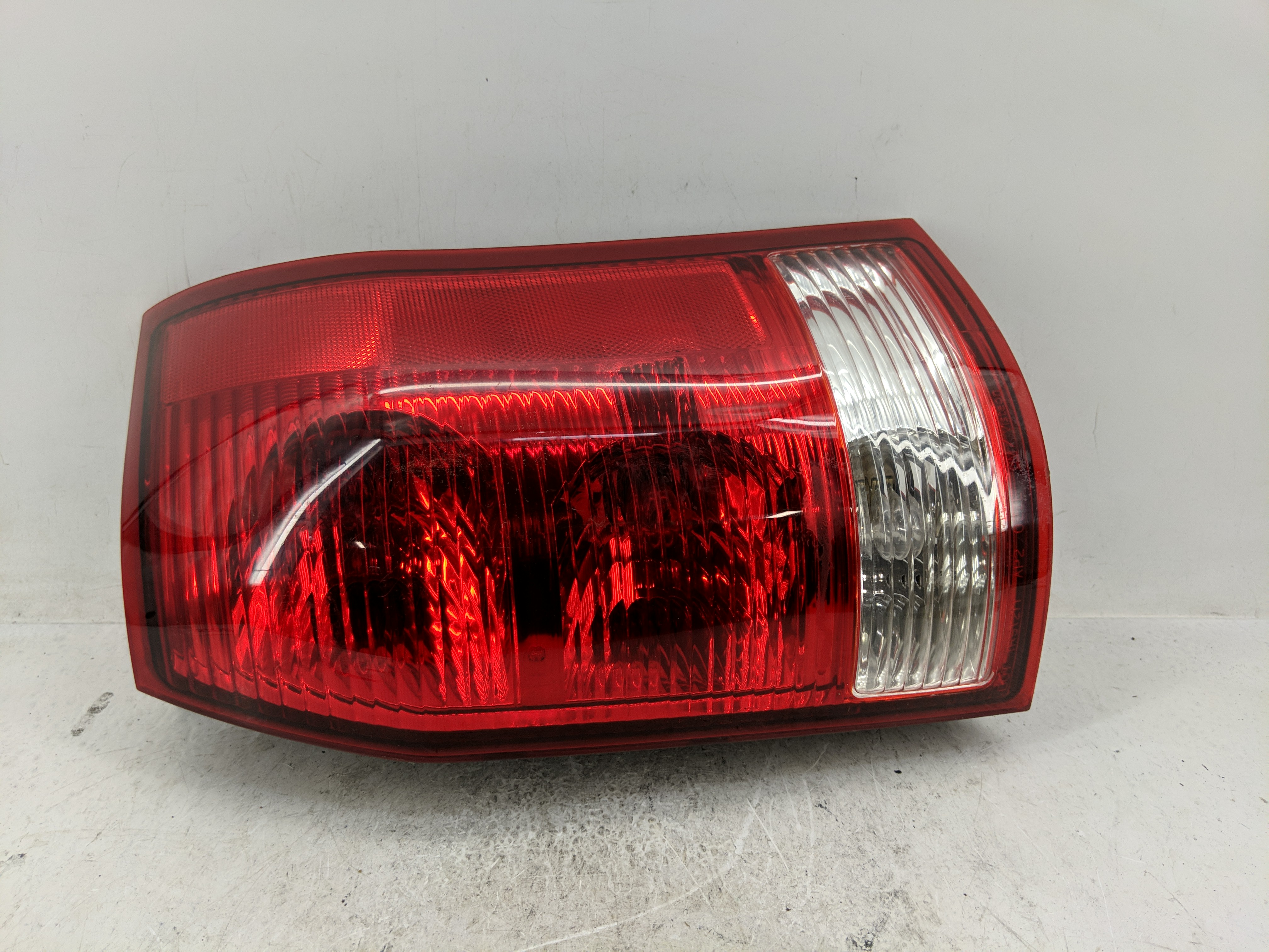 Picture of 2002-2003 Saturn Vue Passenger Right Side Tail Light Taillight Oem 1228319