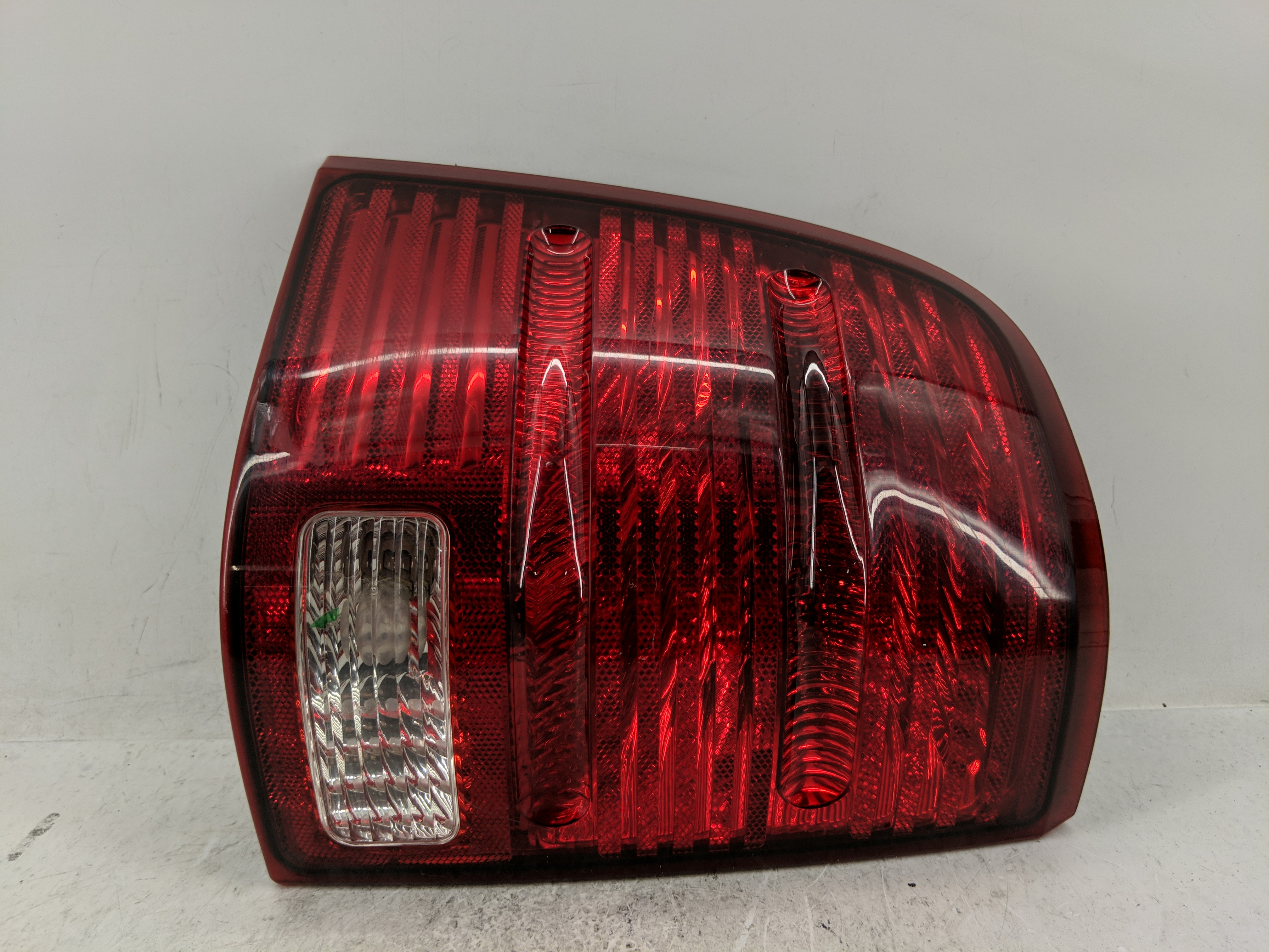 Picture of 2002-2005 Ford Explorer Driver Left Side Tail Light Taillight Oem 1228330