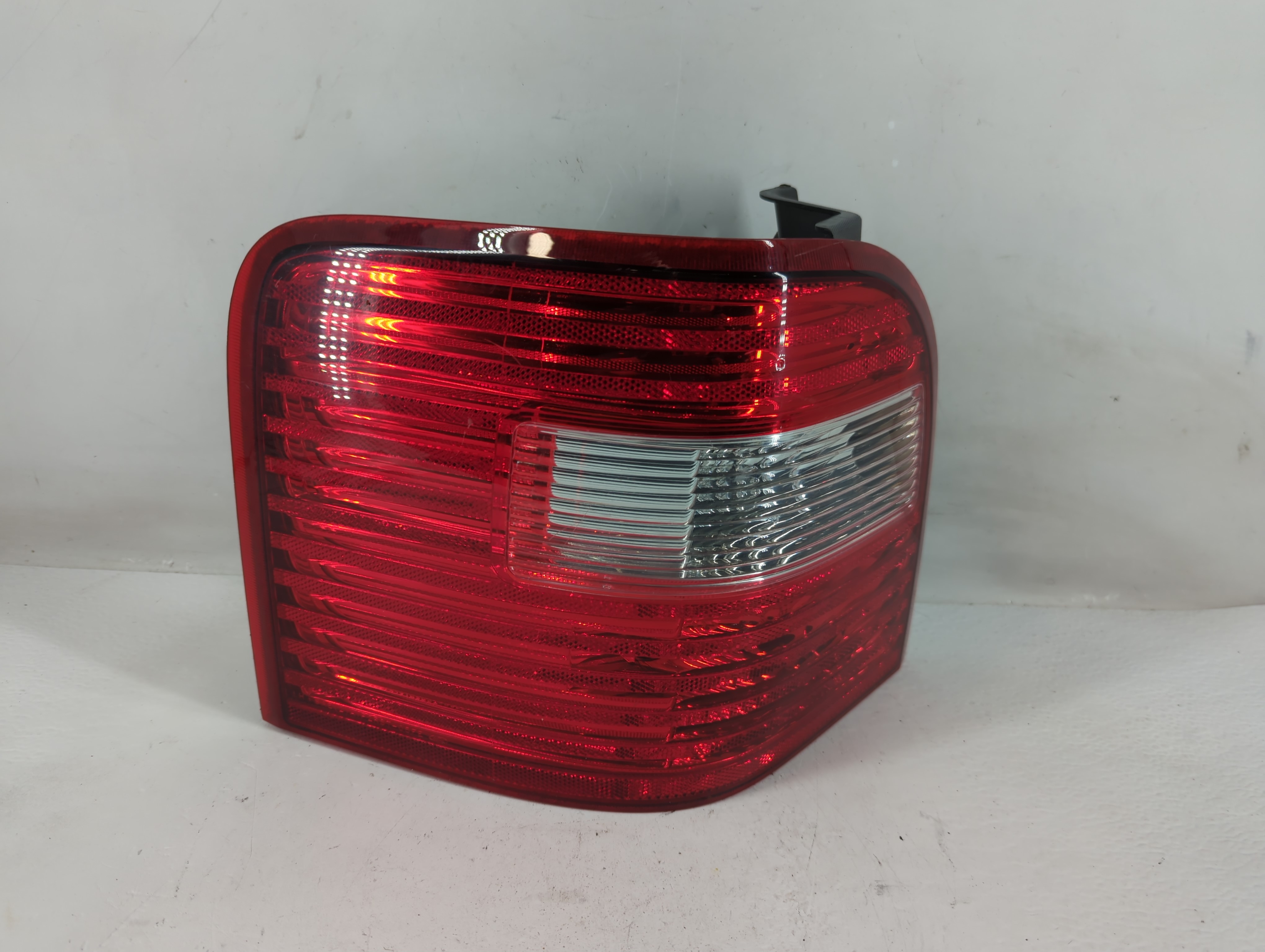 2005-2007 Ford Freestyle Driver Left Side Tail Light Taillight Oem 1228336 - Oemusedautoparts1.com