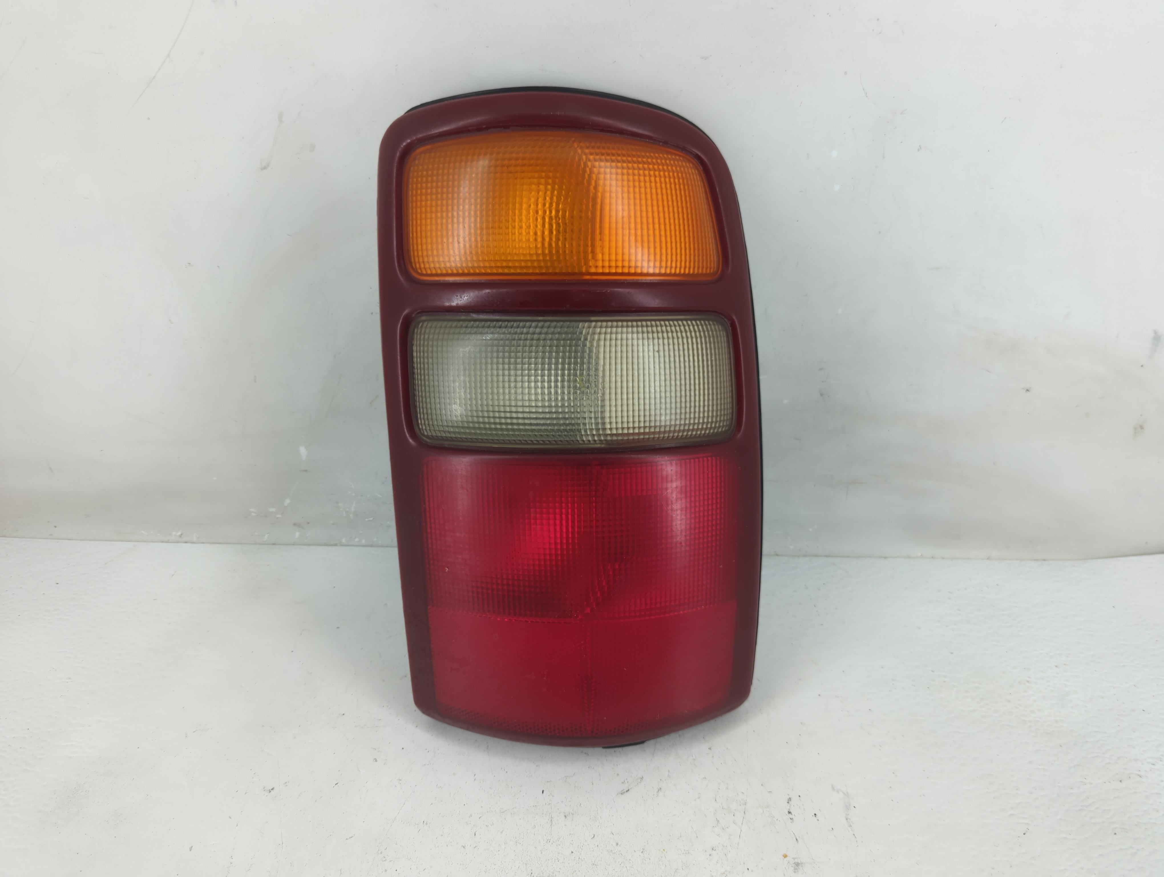 Picture of 2000-2003 Chevrolet Tahoe Passenger Right Side Tail Light Taillight Oem 1228341