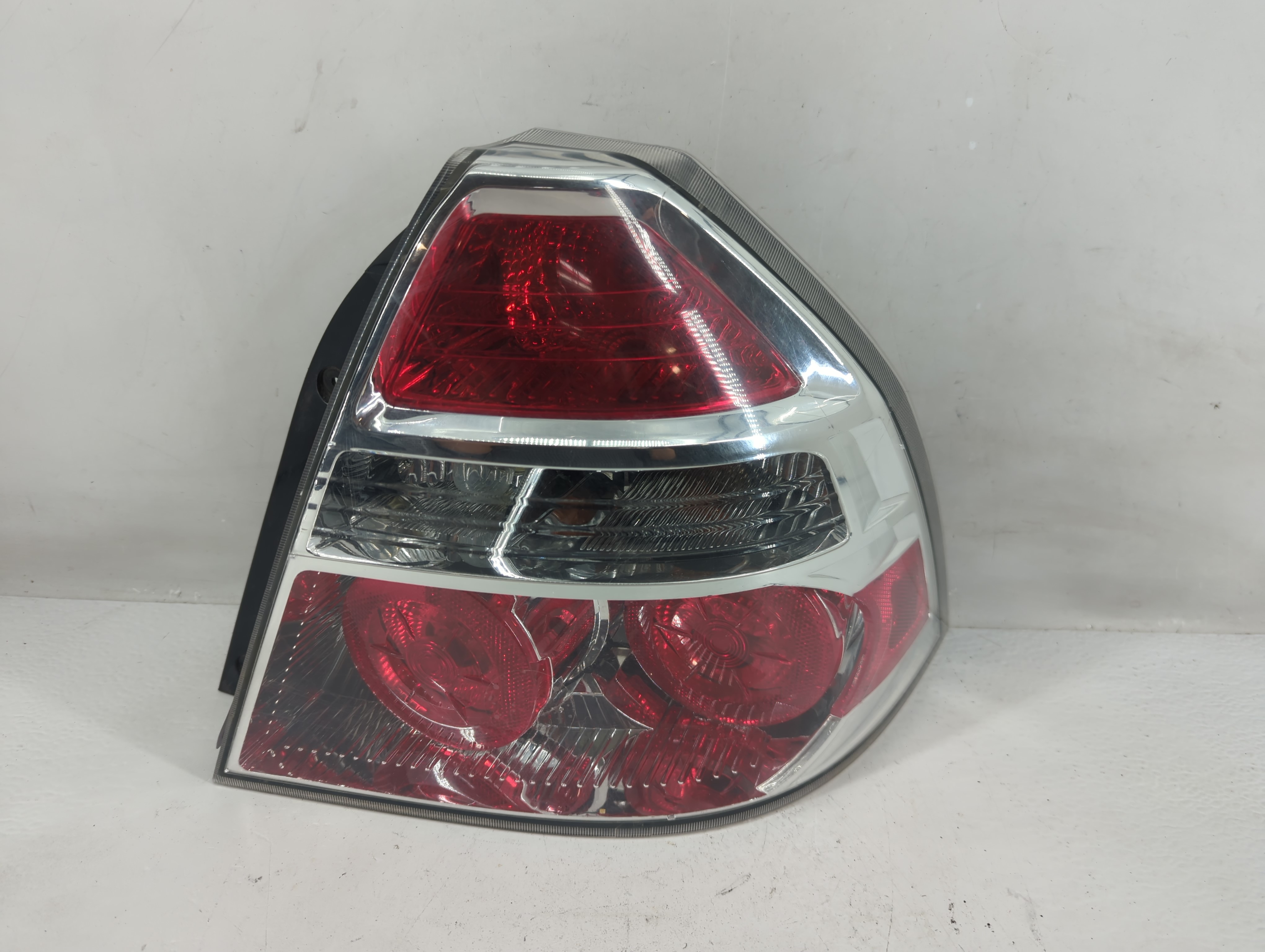 Picture of 2009-2011 Chevrolet Aveo Passenger Right Side Tail Light Taillight Oem 1228342