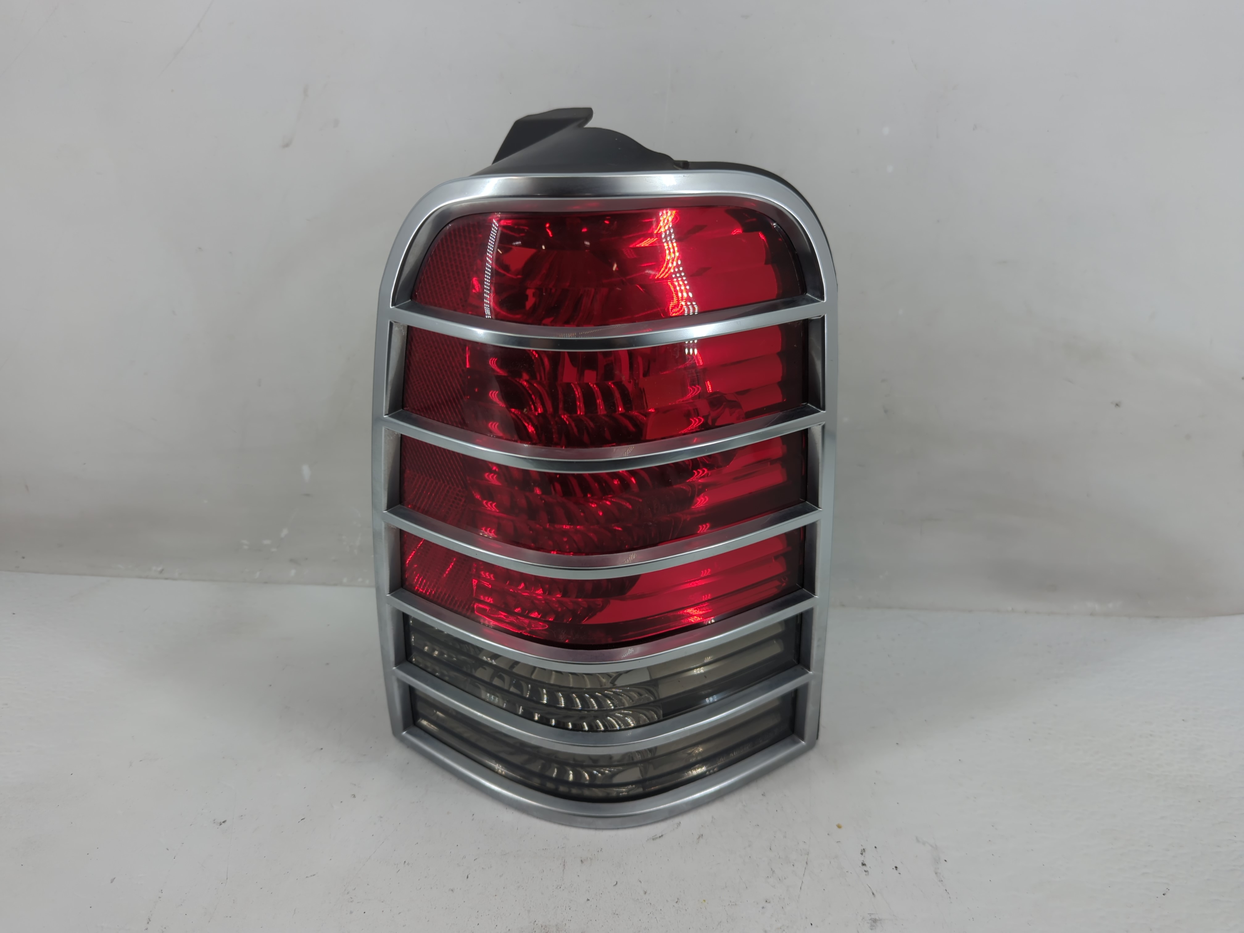 Picture of 2005-2007 Mercury Mariner Passenger Right Side Tail Light Taillight Oem 1228343