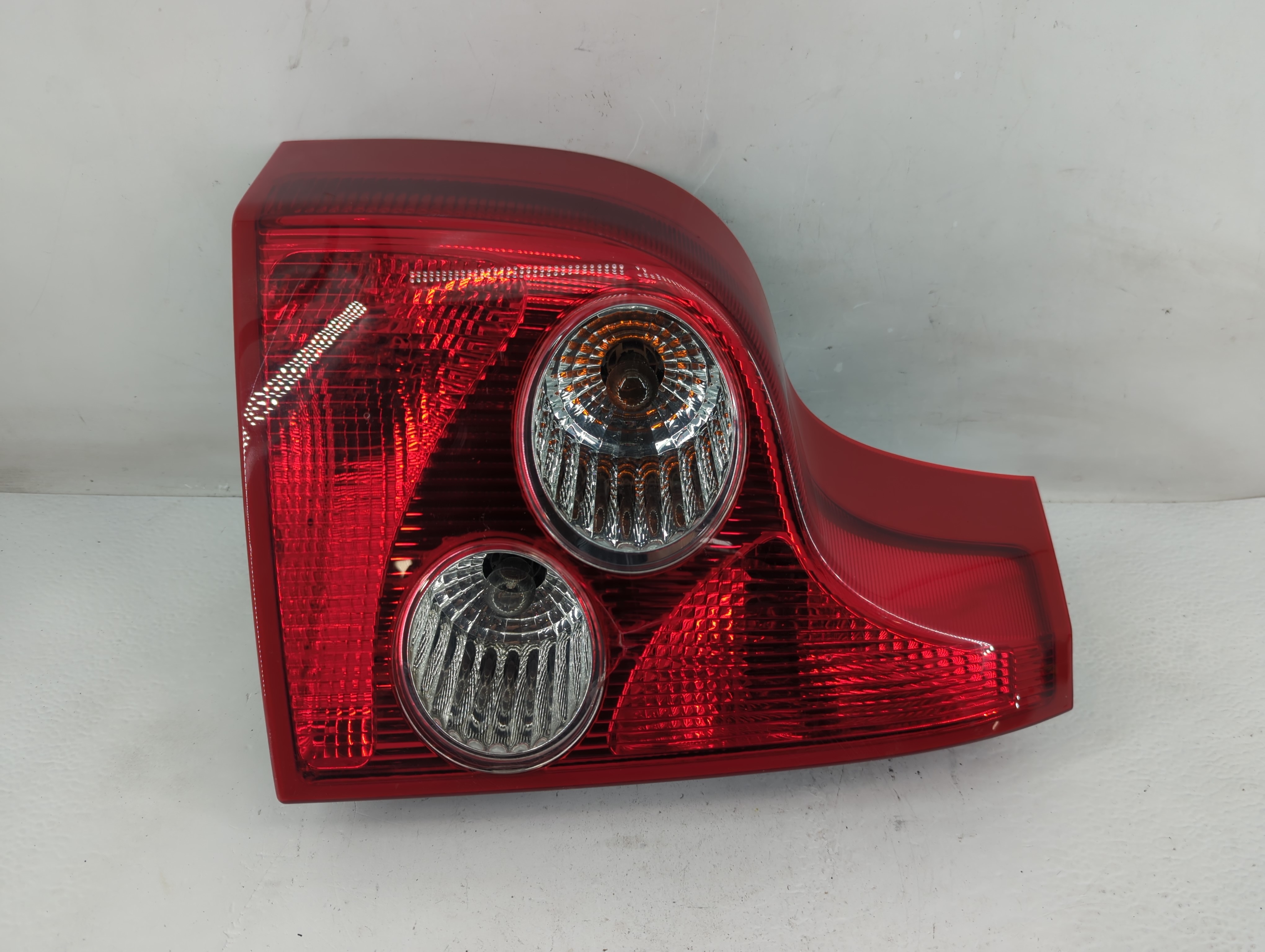 Picture of 2003-2006 Volvo Xc90 Driver Left Side Tail Light Taillight Oem 1228348