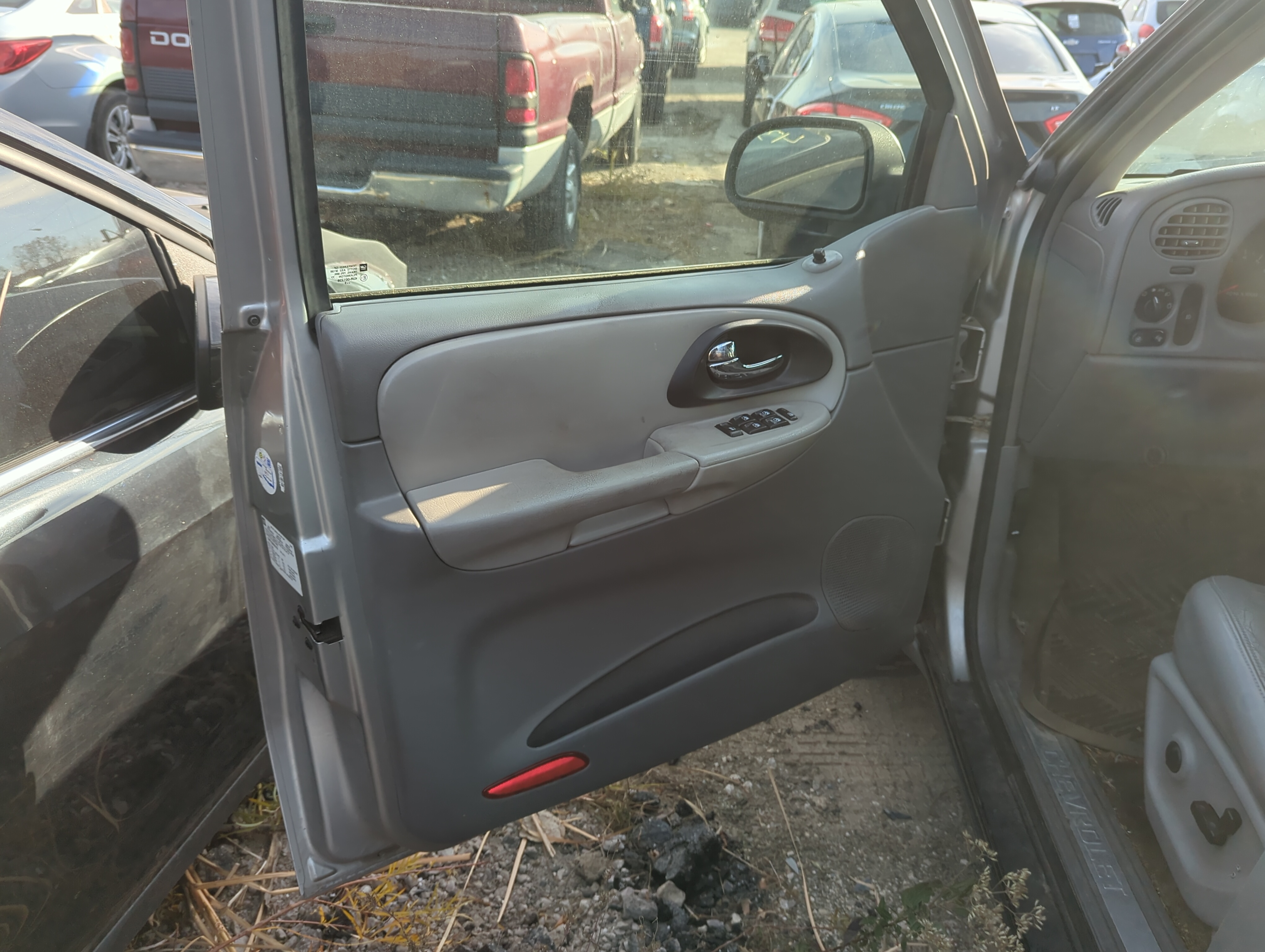 Door Panels 2005 CHEVROLET TRAILBLAZER EXT - Oemusedautoparts1.com
