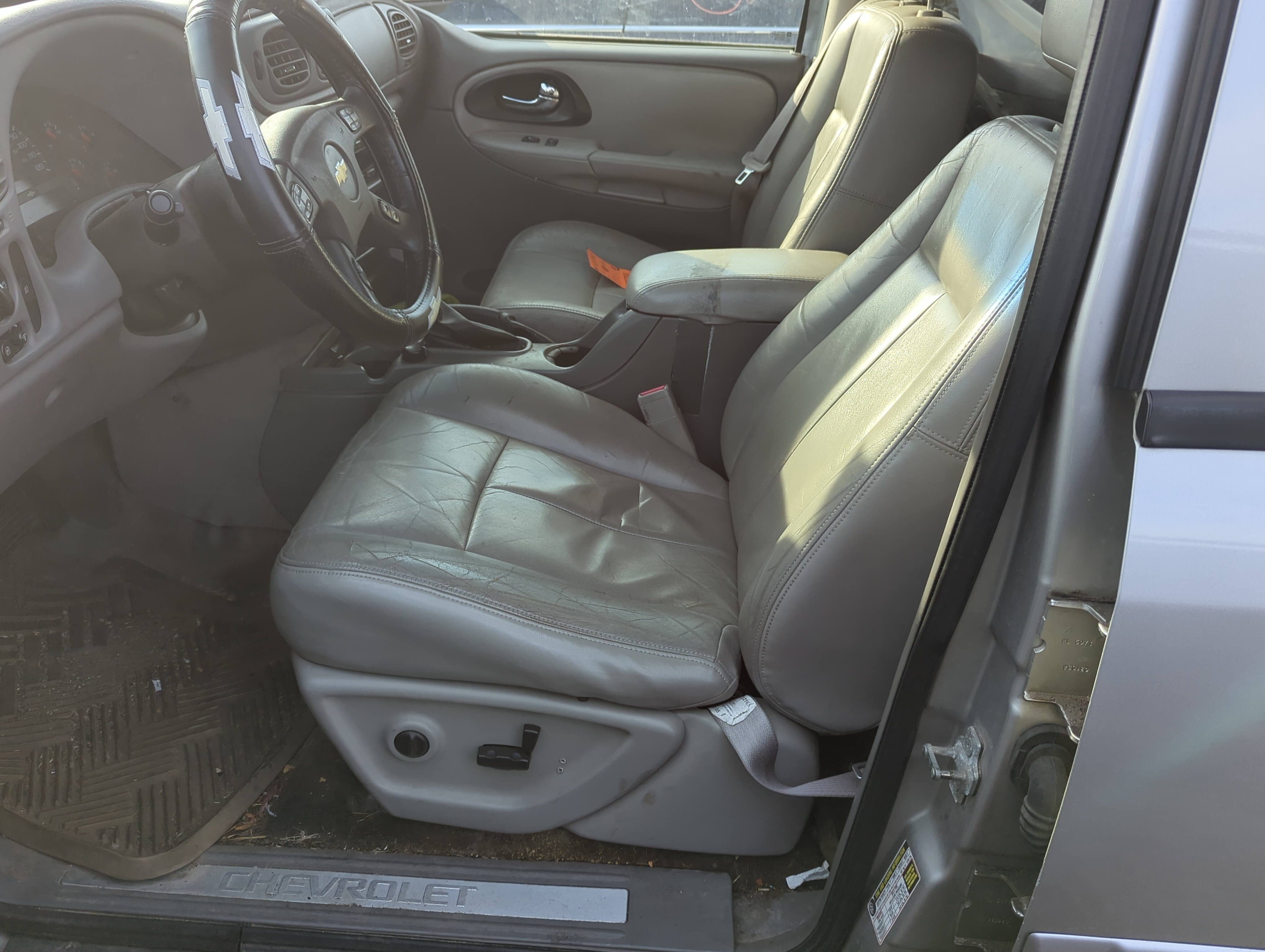 2005-2006 Chevrolet Trailblazer Ext Driver Front Seat Oem 1228505 - Oemusedautoparts1.com