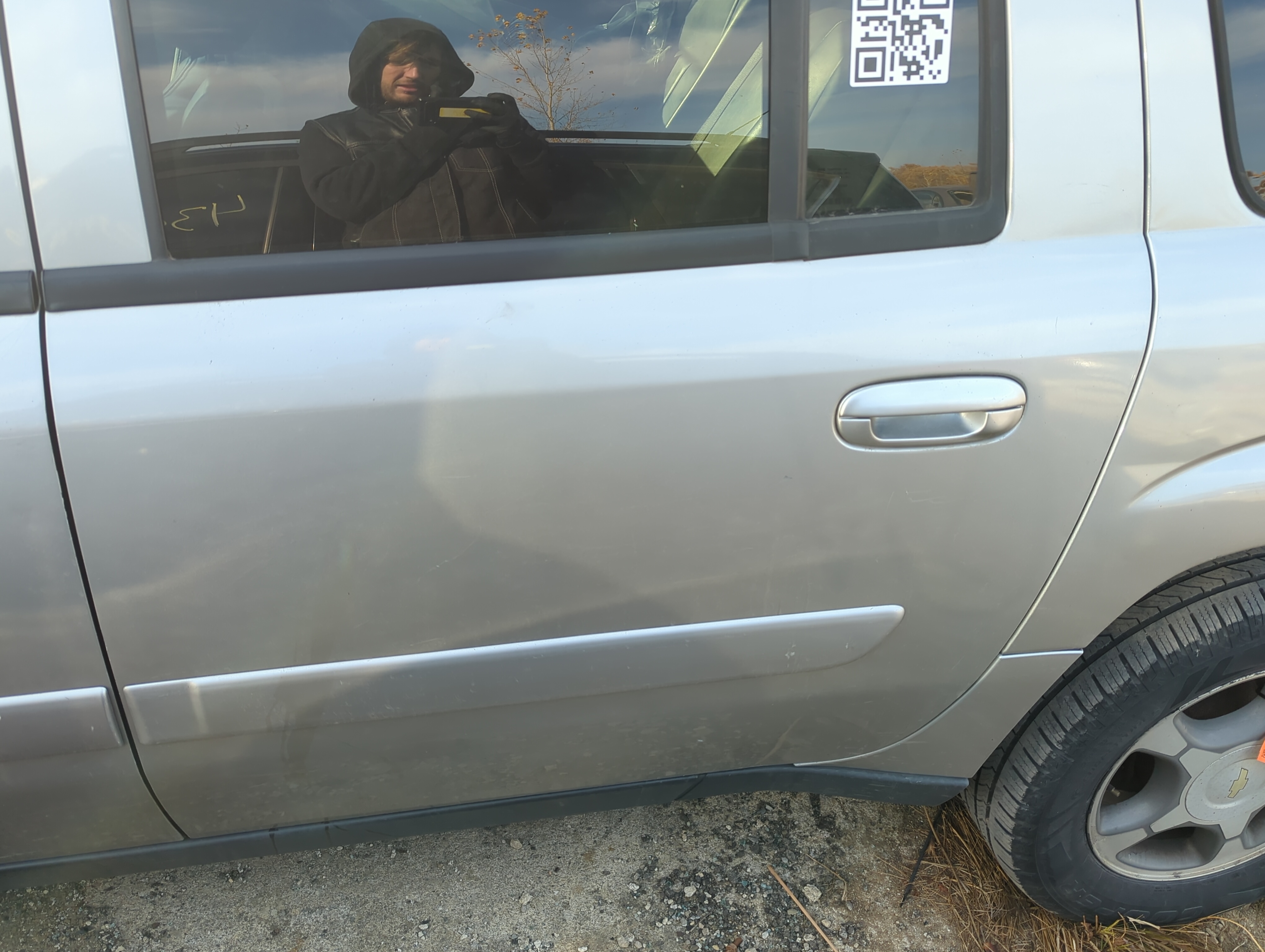 2005-2006 Chevrolet Trailblazer Ext Driver Rear Door Oem 1228520 - Oemusedautoparts1.com