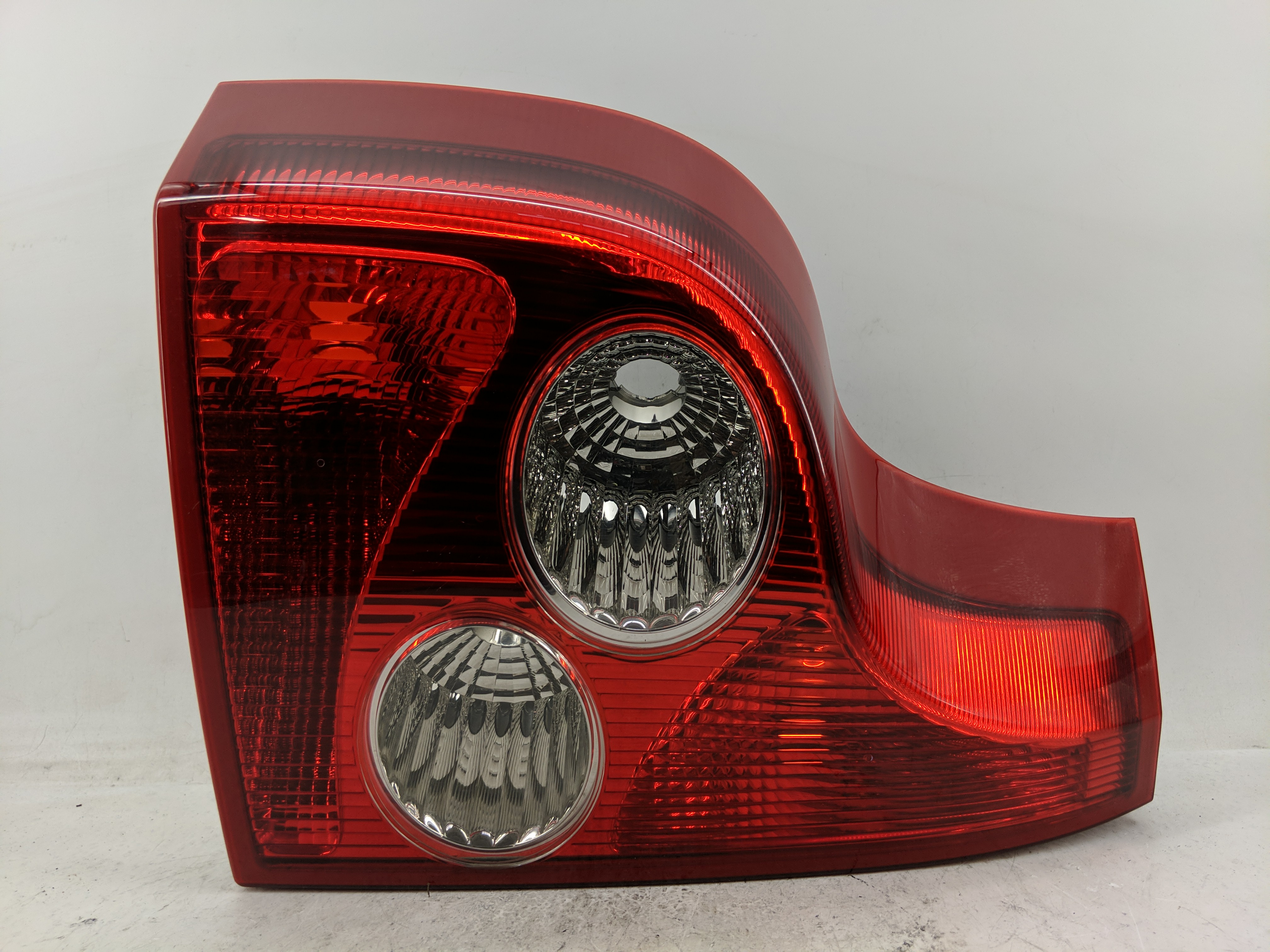 2003-2006 Volvo Xc90 Driver Left Side Tail Light Taillight Oem 1228863 - Oemusedautoparts1.com