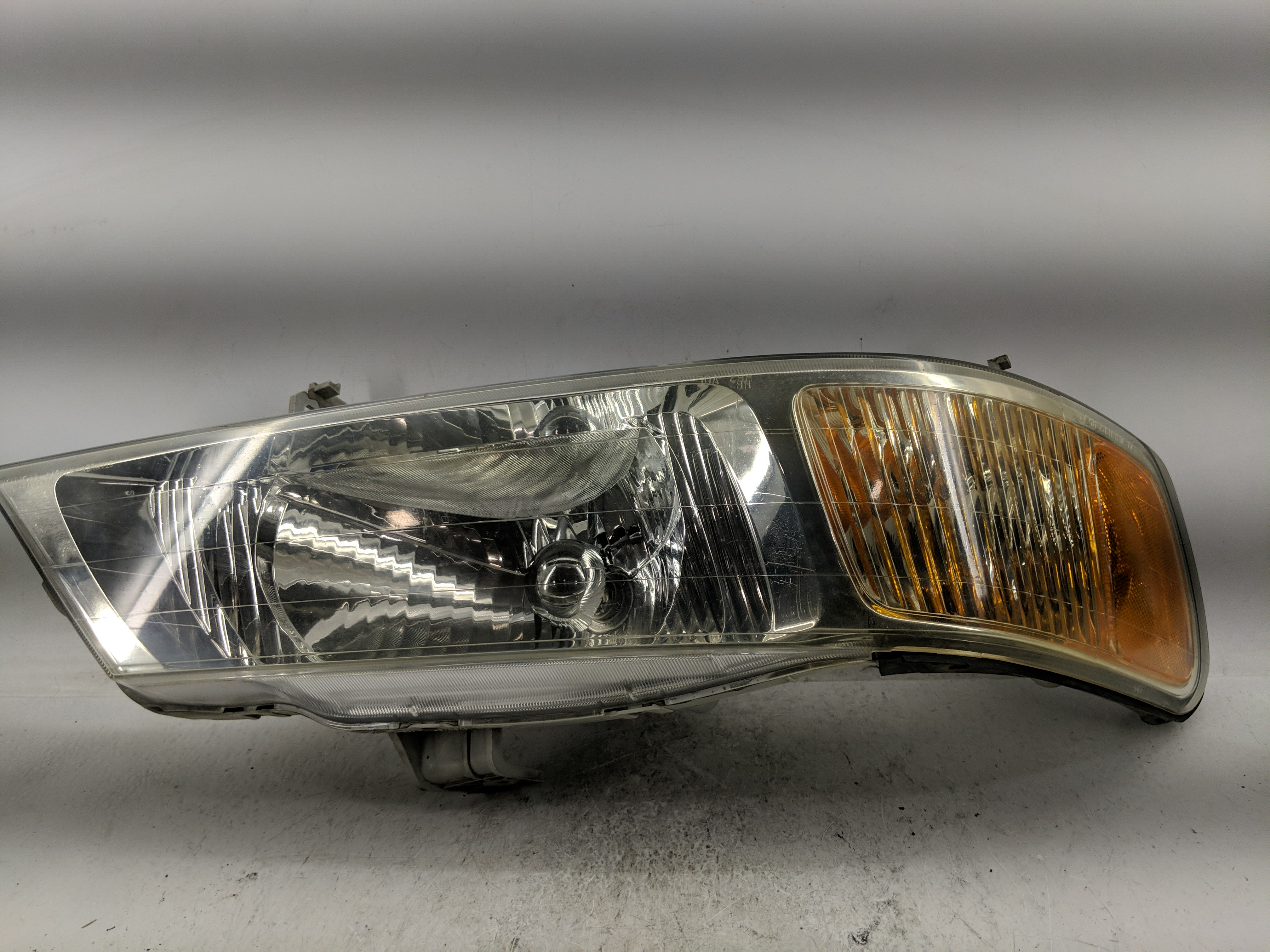 Picture of 1999-2004 Honda Odyssey Passenger Right Oem Head Light Headlight Lamp 1228882