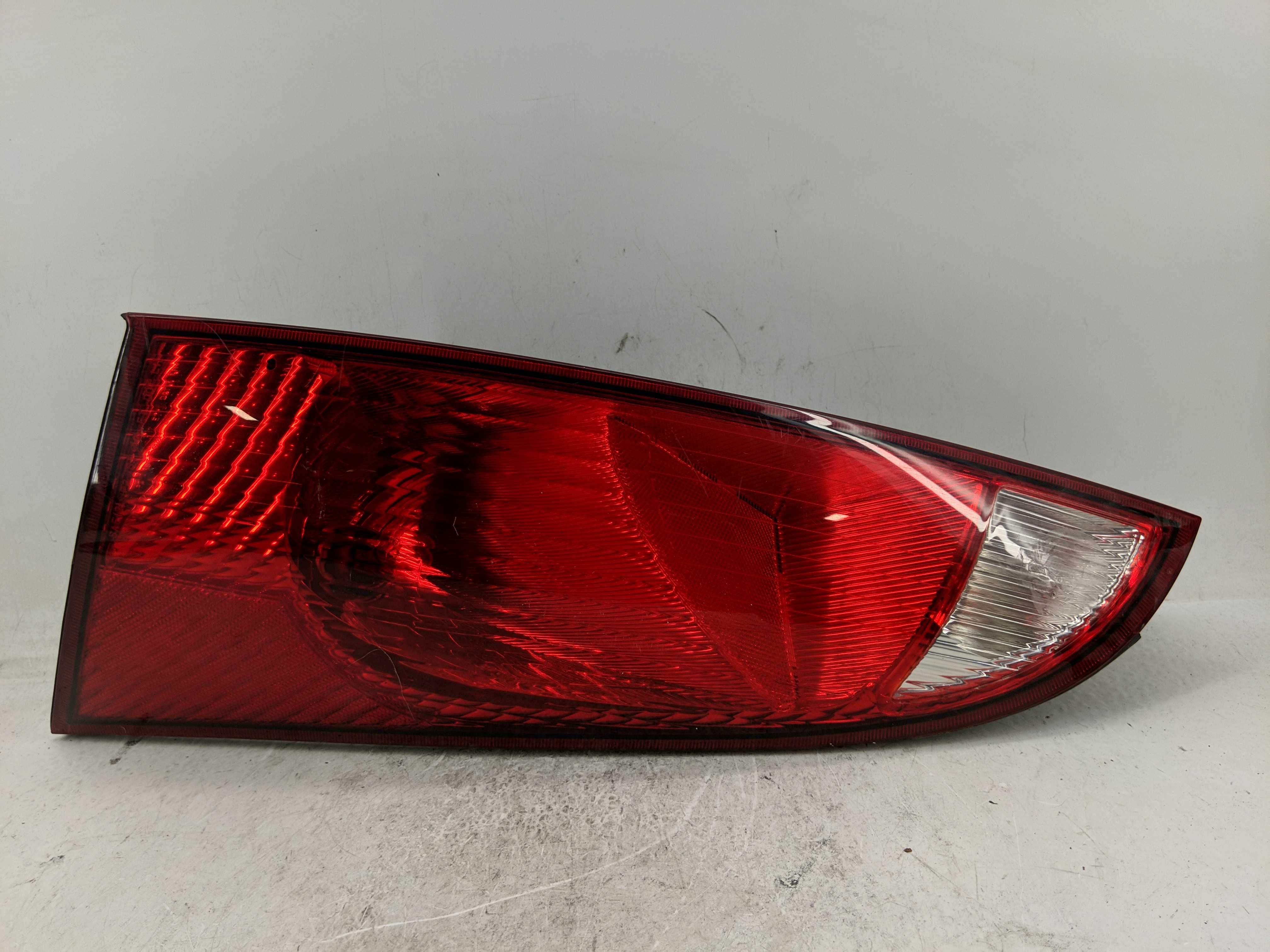 2002-2007 Ford Focus Driver Left Side Tail Light Taillight Oem 1228914 - Oemusedautoparts1.com