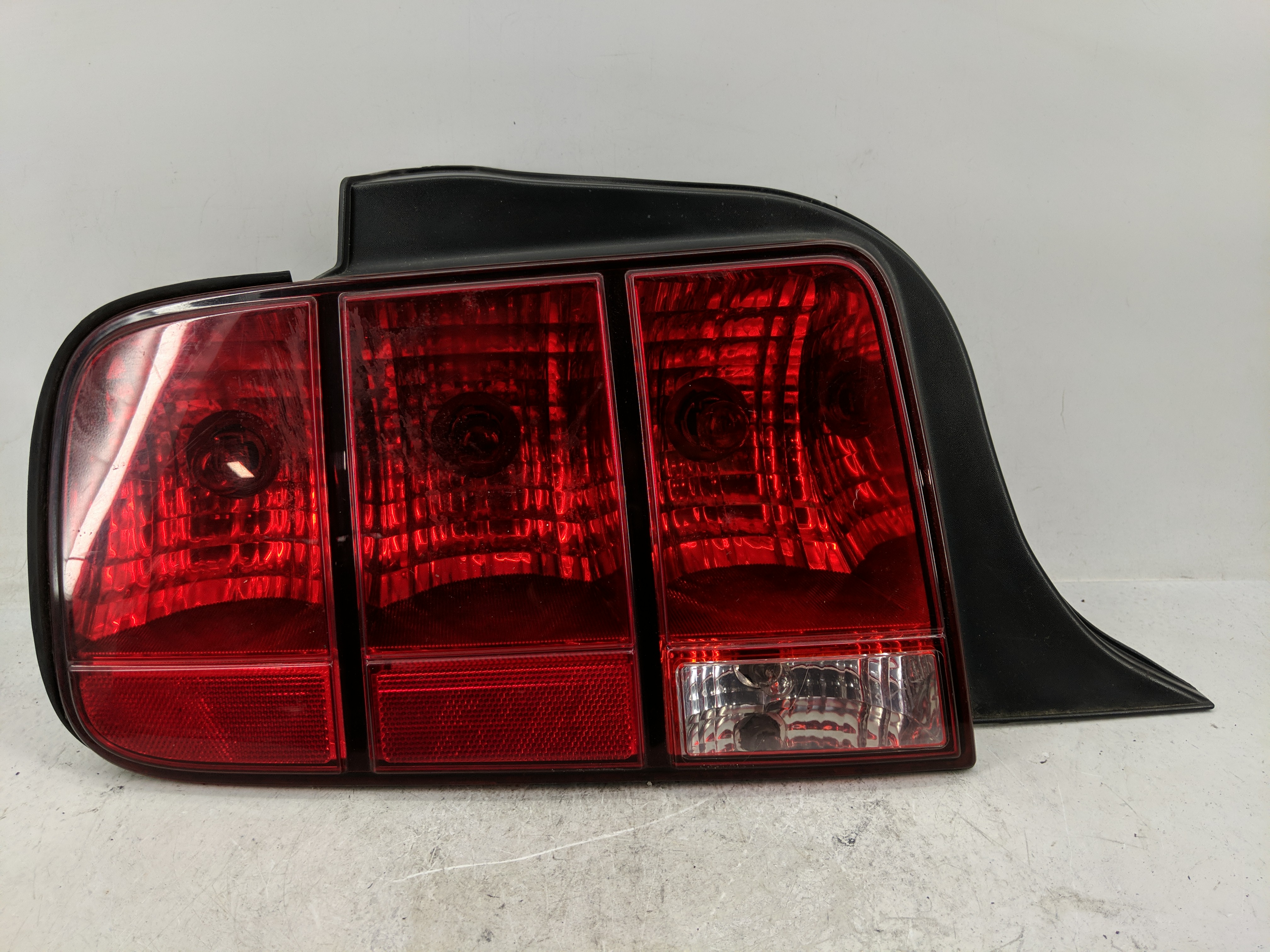 Picture of 2005-2009 Ford Mustang Driver Left Side Tail Light Taillight Oem 1228917