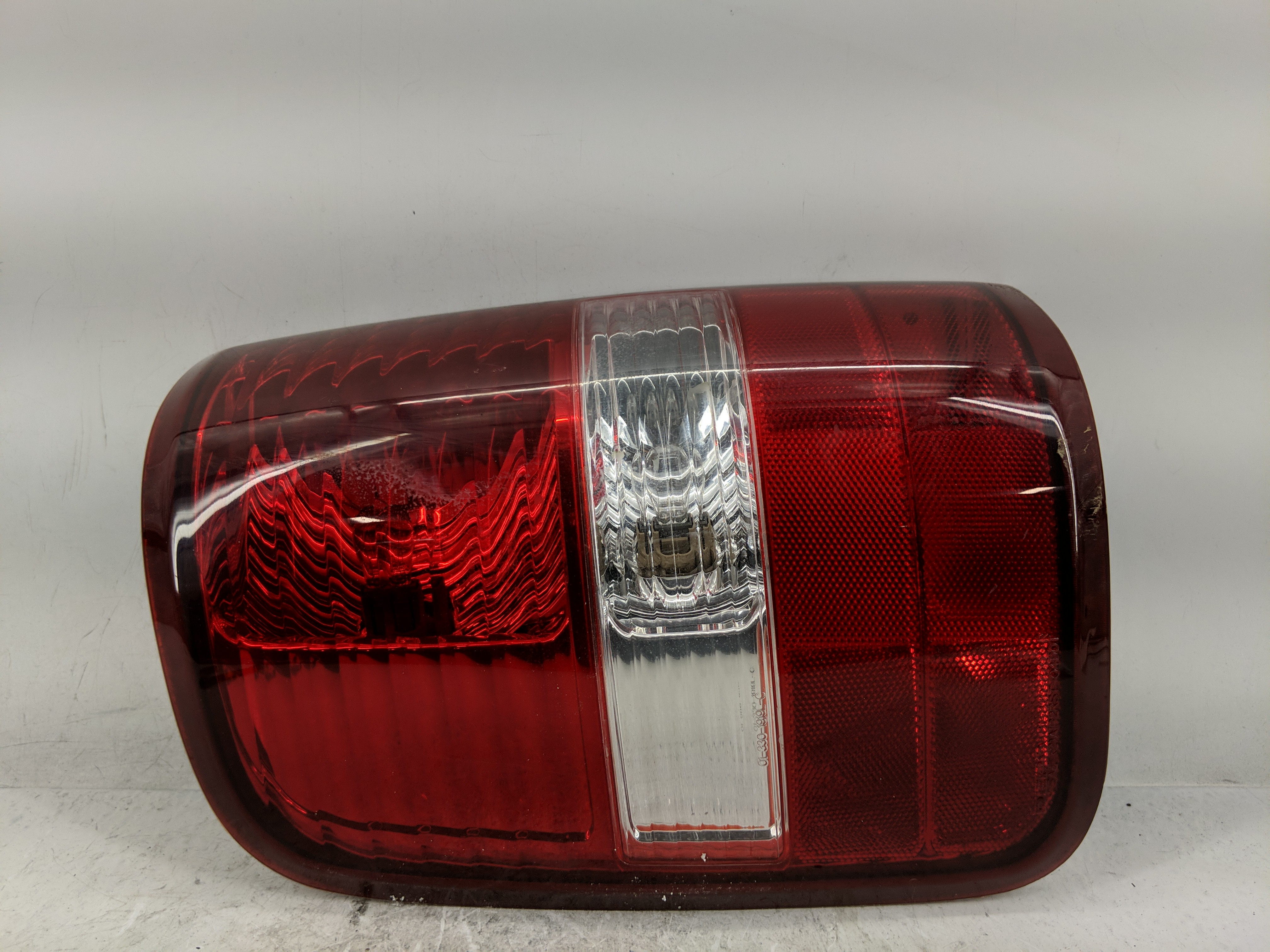 2004-2008 Ford F-150 Driver Left Side Tail Light Taillight Oem 1228971 - Oemusedautoparts1.com