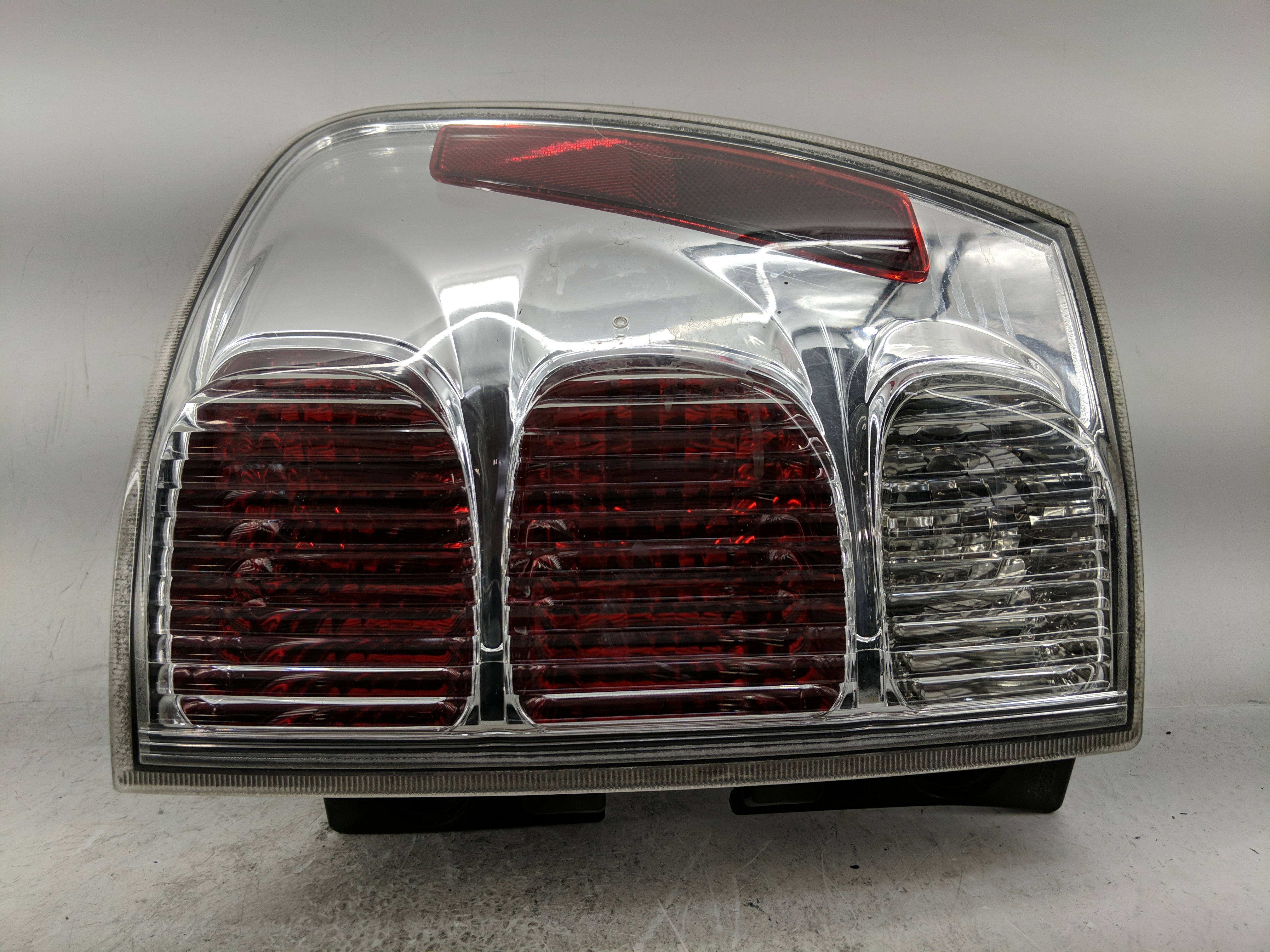 Picture of 2005 Chevrolet Equinox Passenger Right Side Tail Light Taillight Oem 1229013