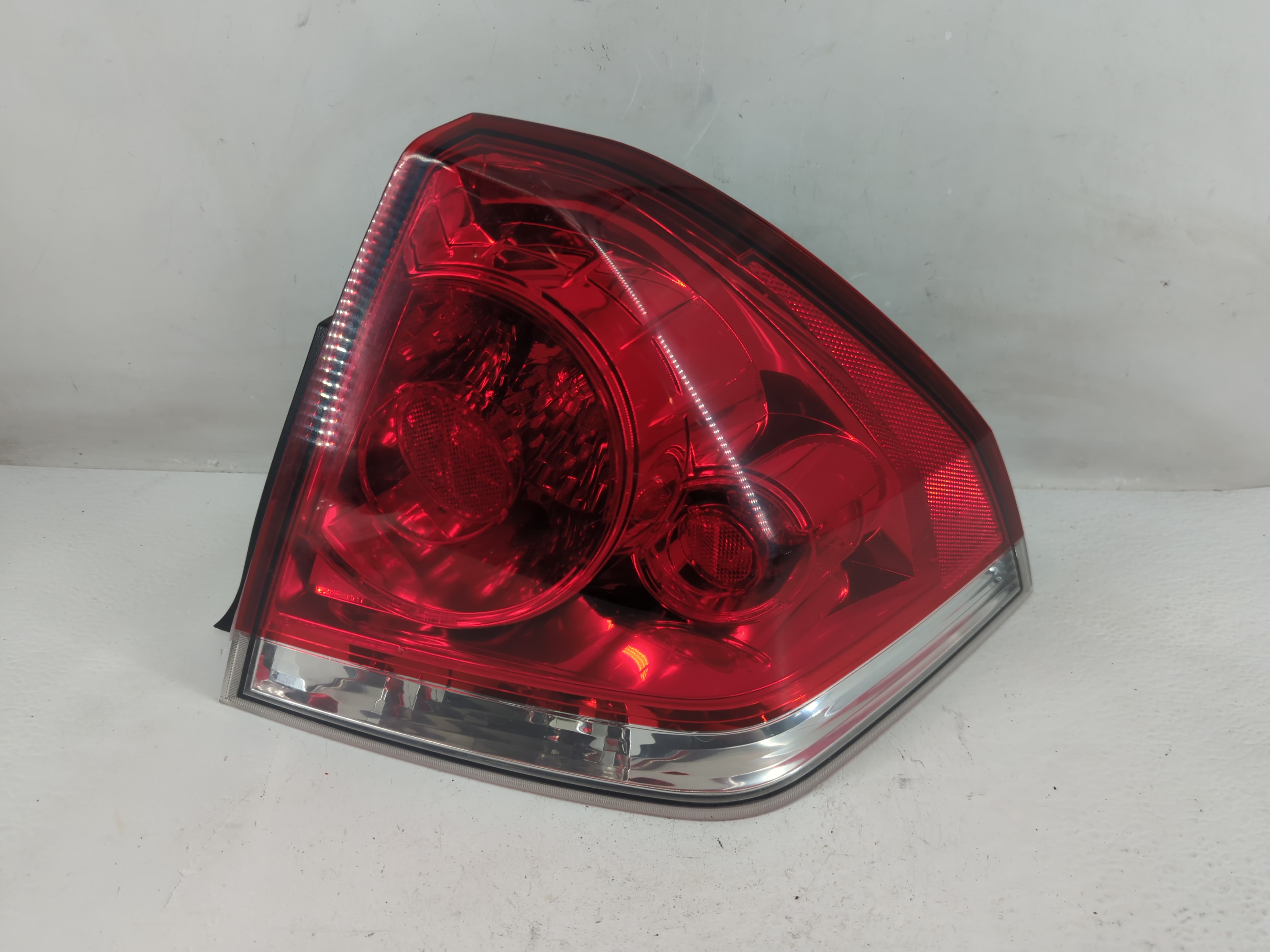 Picture of 2006-2016 Chevrolet Impala Passenger Right Side Tail Light Taillight Oem 1229108