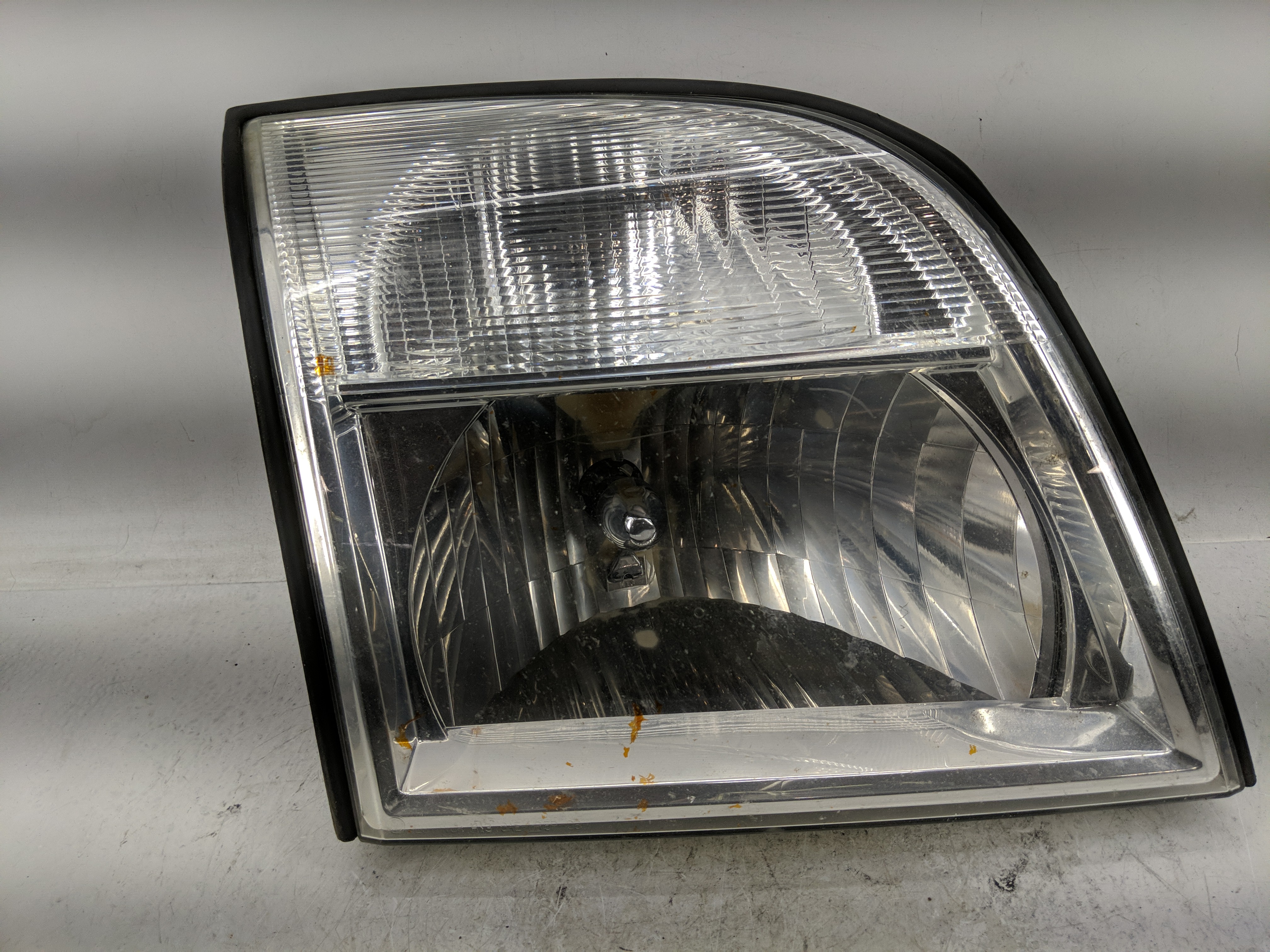 Picture of 2006 Mercury Mountaineer Passenger Right Oem Head Light Headlight Lamp 1229120