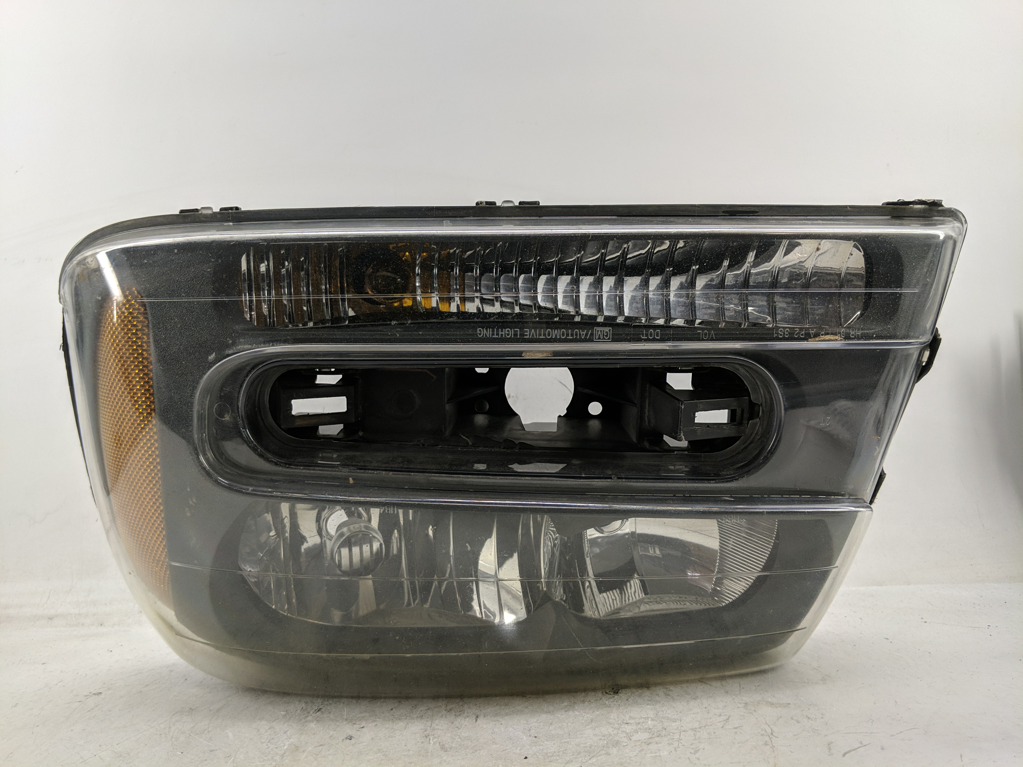 2002 Chevrolet Trailblazer Ext Driver Left Oem Head Light Headlight Lamp 1229121 - Oemusedautoparts1.com