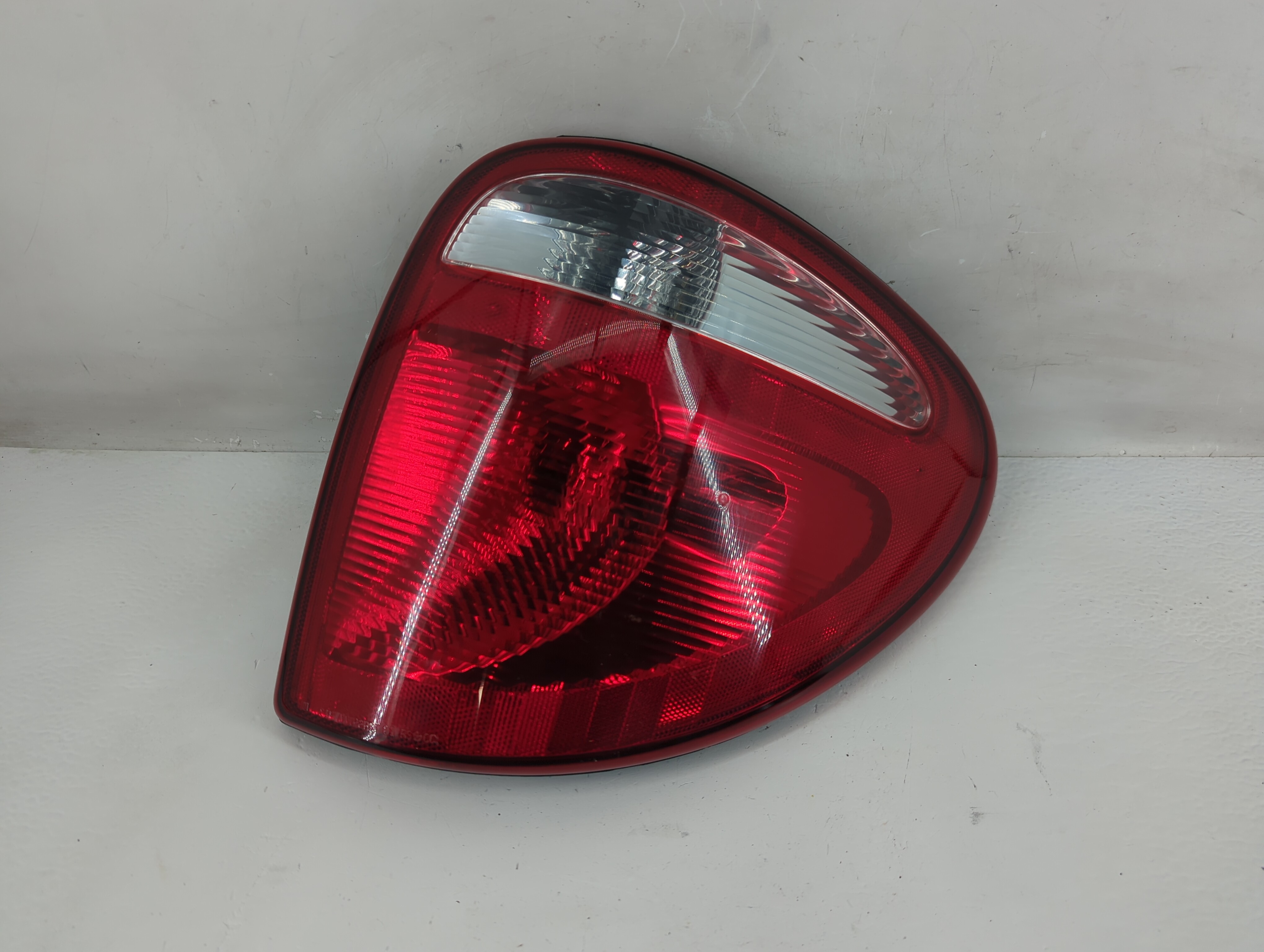 2004-2007 Dodge Caravan Passenger Right Side Tail Light Taillight Oem 1229161 - Oemusedautoparts1.com