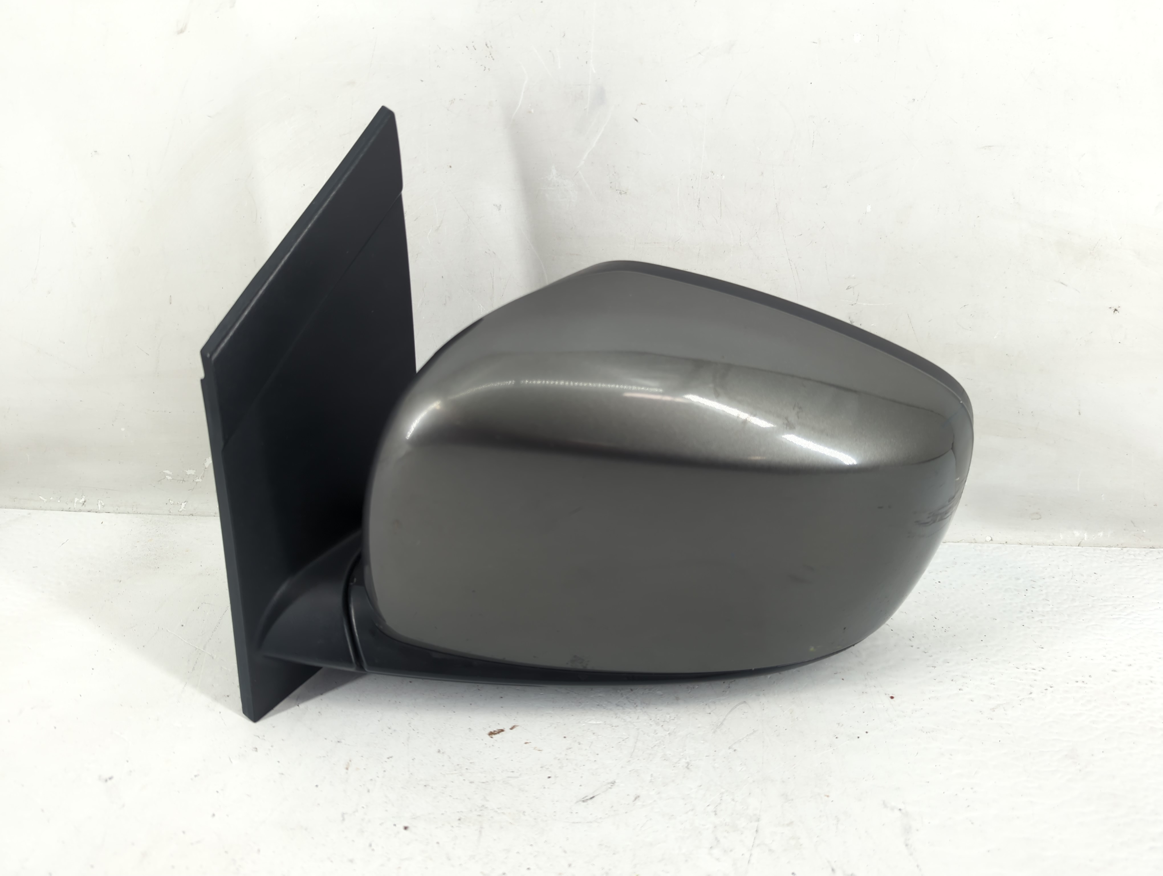 2009-2014 Volkswagen Routan Driver Left Side View Power Door Mirror Gray 1229198 - Oemusedautoparts1.com