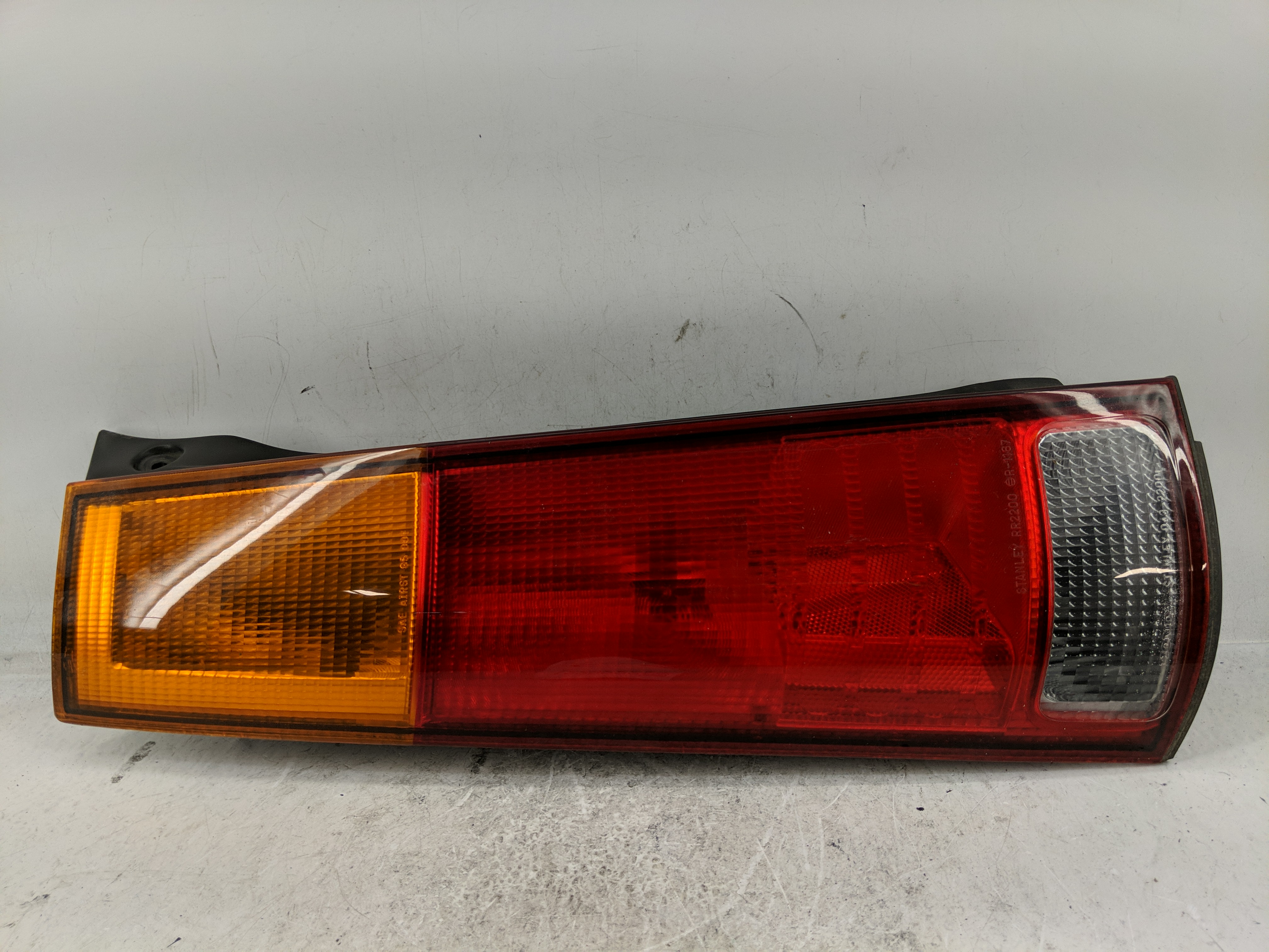 1997-2001 Honda Cr-v Driver Left Side Tail Light Taillight Oem 1229222 - Oemusedautoparts1.com