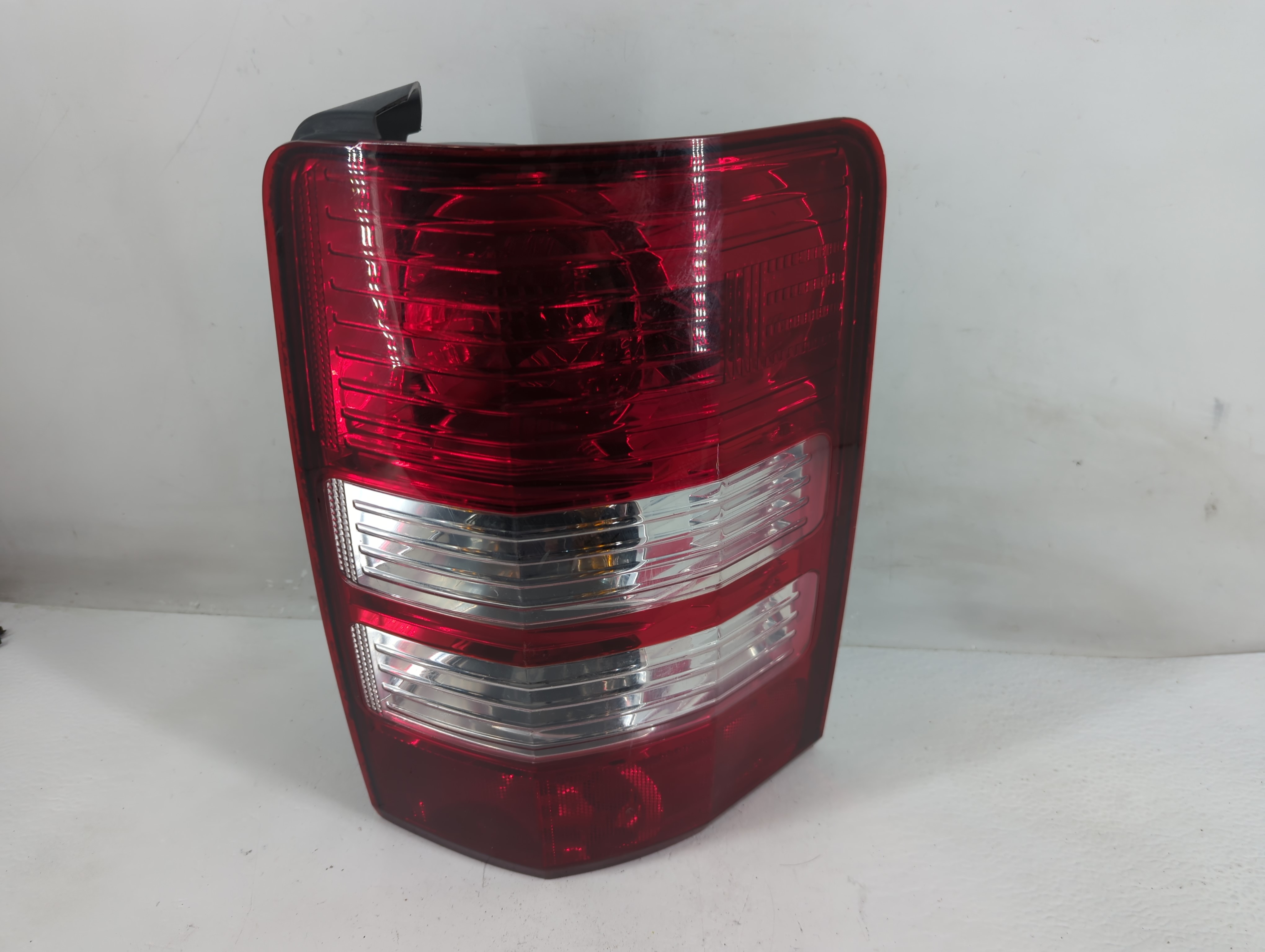 2008-2012 Jeep Liberty Passenger Right Side Tail Light Taillight Oem 1229269 - Oemusedautoparts1.com