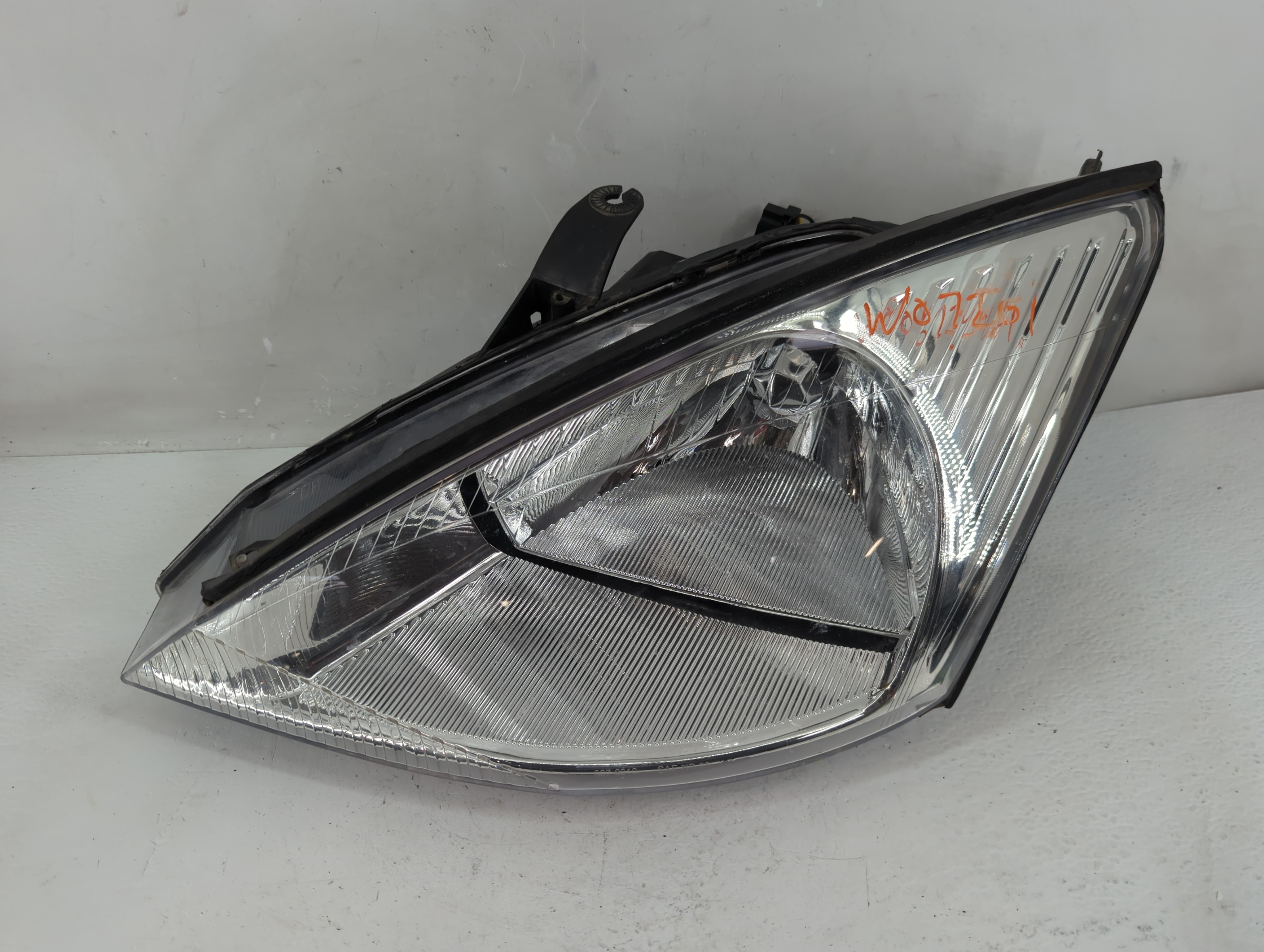 Picture of 2002-2004 Ford Focus Driver Left Oem Head Light Headlight Lamp 1229299