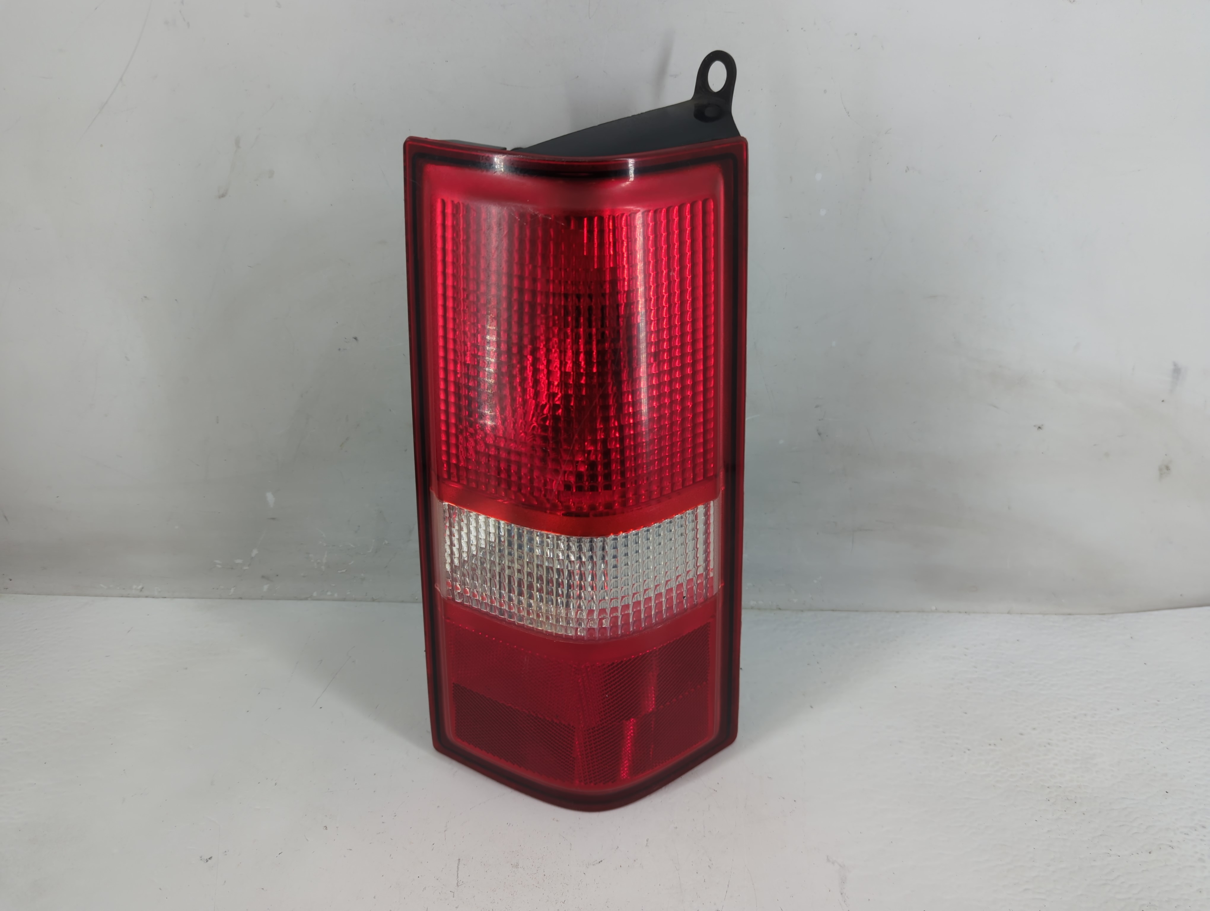 2003-2019 Gmc Savana 2500 Passenger Right Side Tail Light Taillight Oem 1229398 - Oemusedautoparts1.com