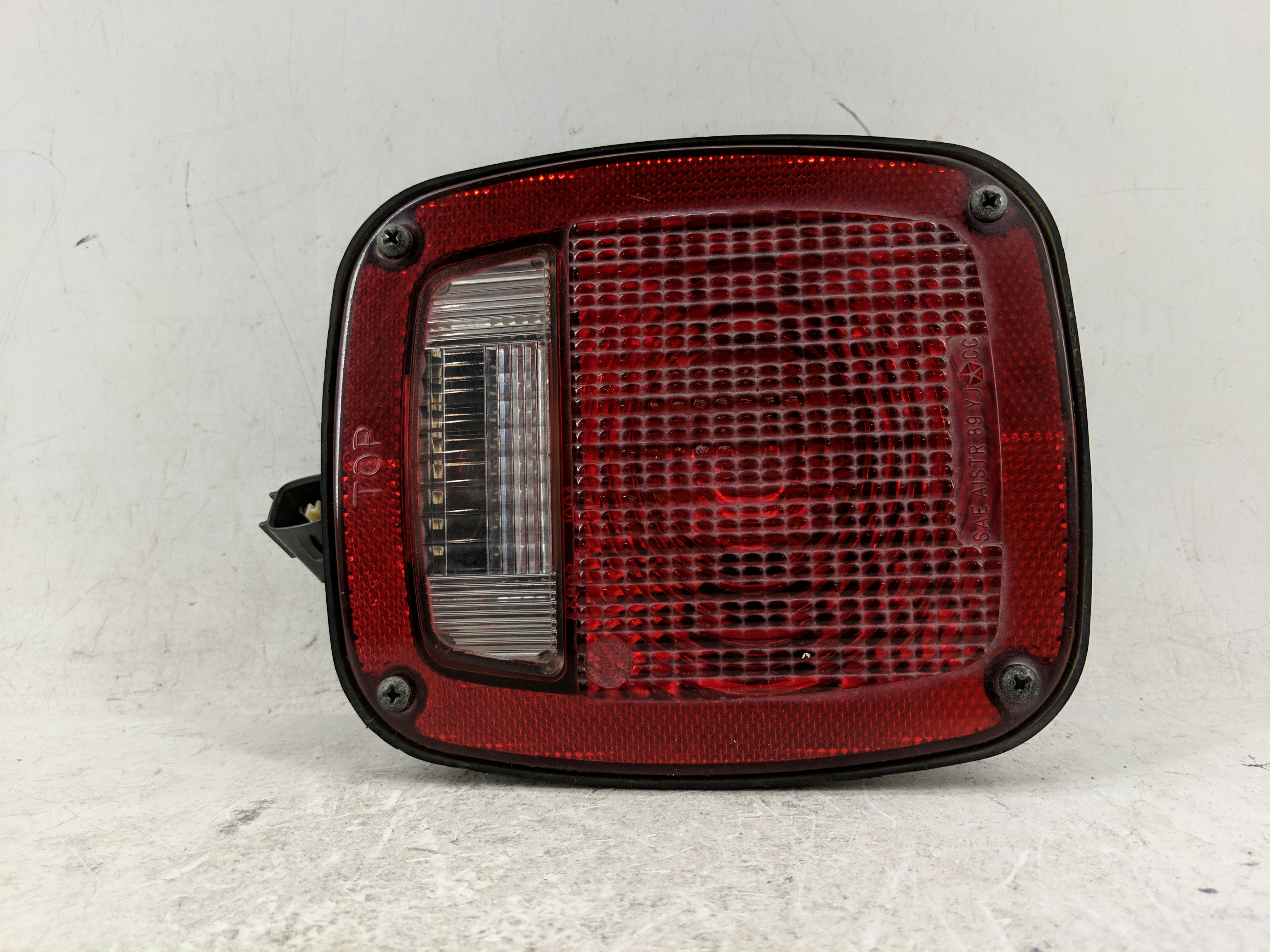 1998-2006 Jeep Wrangler Driver Left Side Tail Light Taillight Oem 1229467 - Oemusedautoparts1.com
