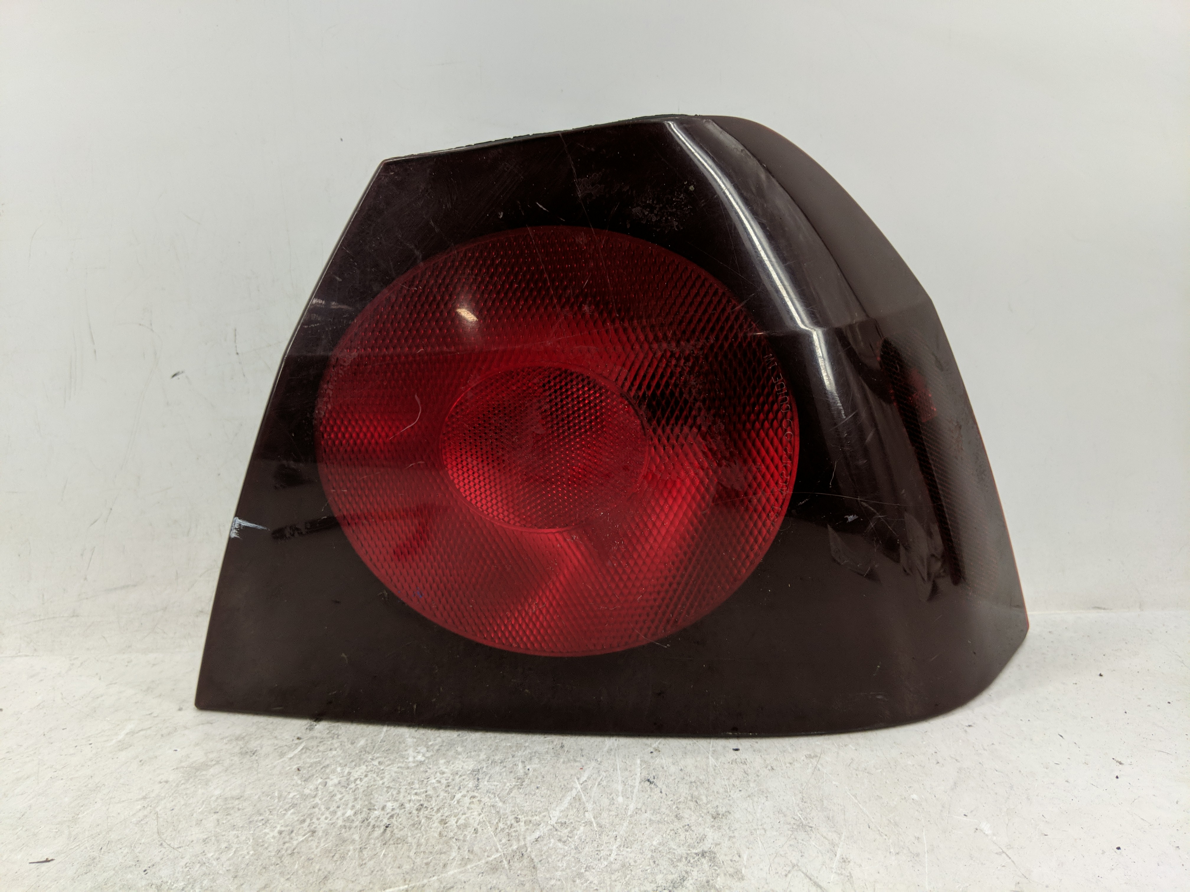 Picture of 2000-2004 Chevrolet Impala Passenger Right Side Tail Light Taillight Oem 1229554