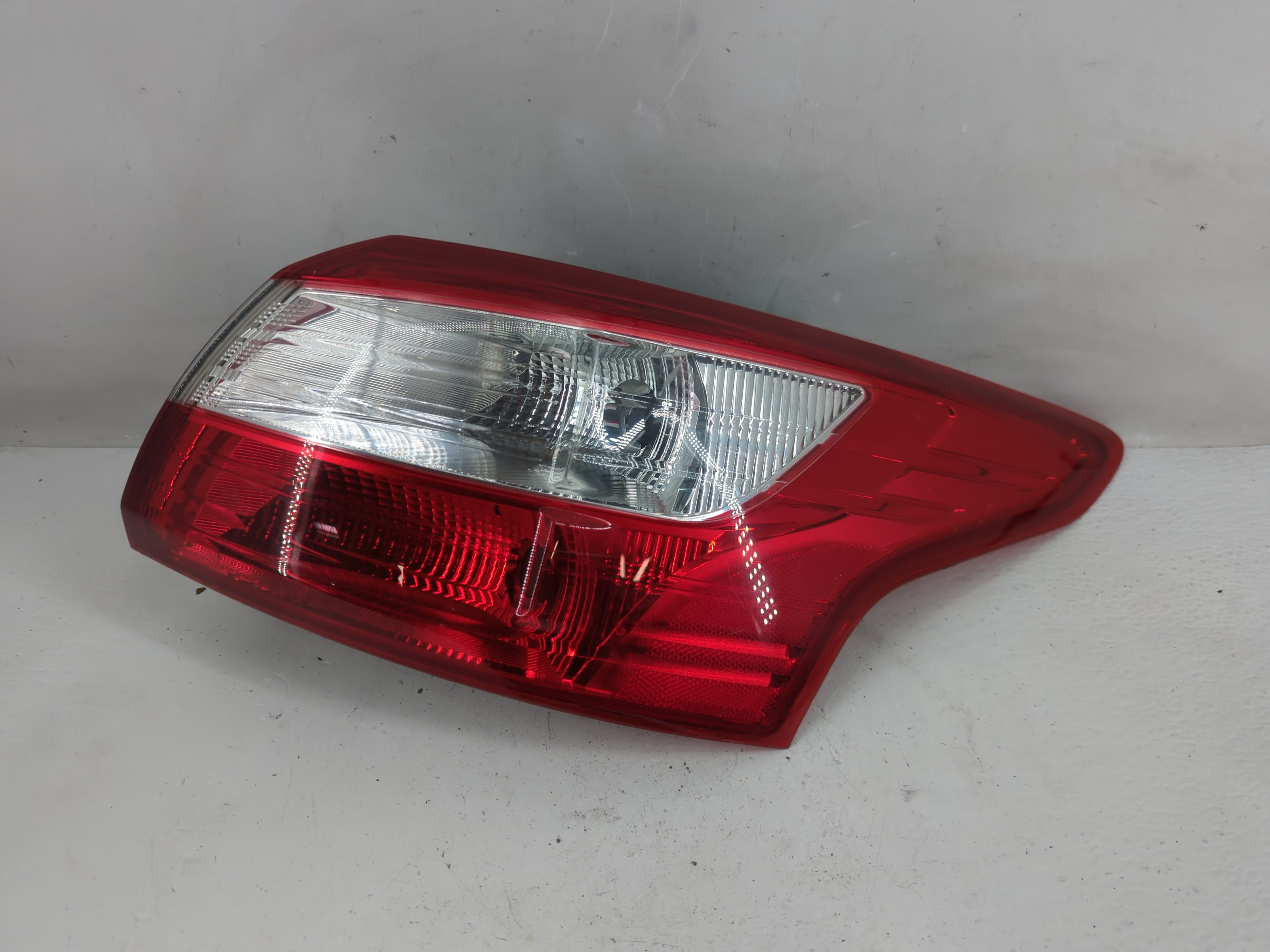 2012-2014 Ford Focus Passenger Right Side Tail Light Taillight Oem 1229560 - Oemusedautoparts1.com