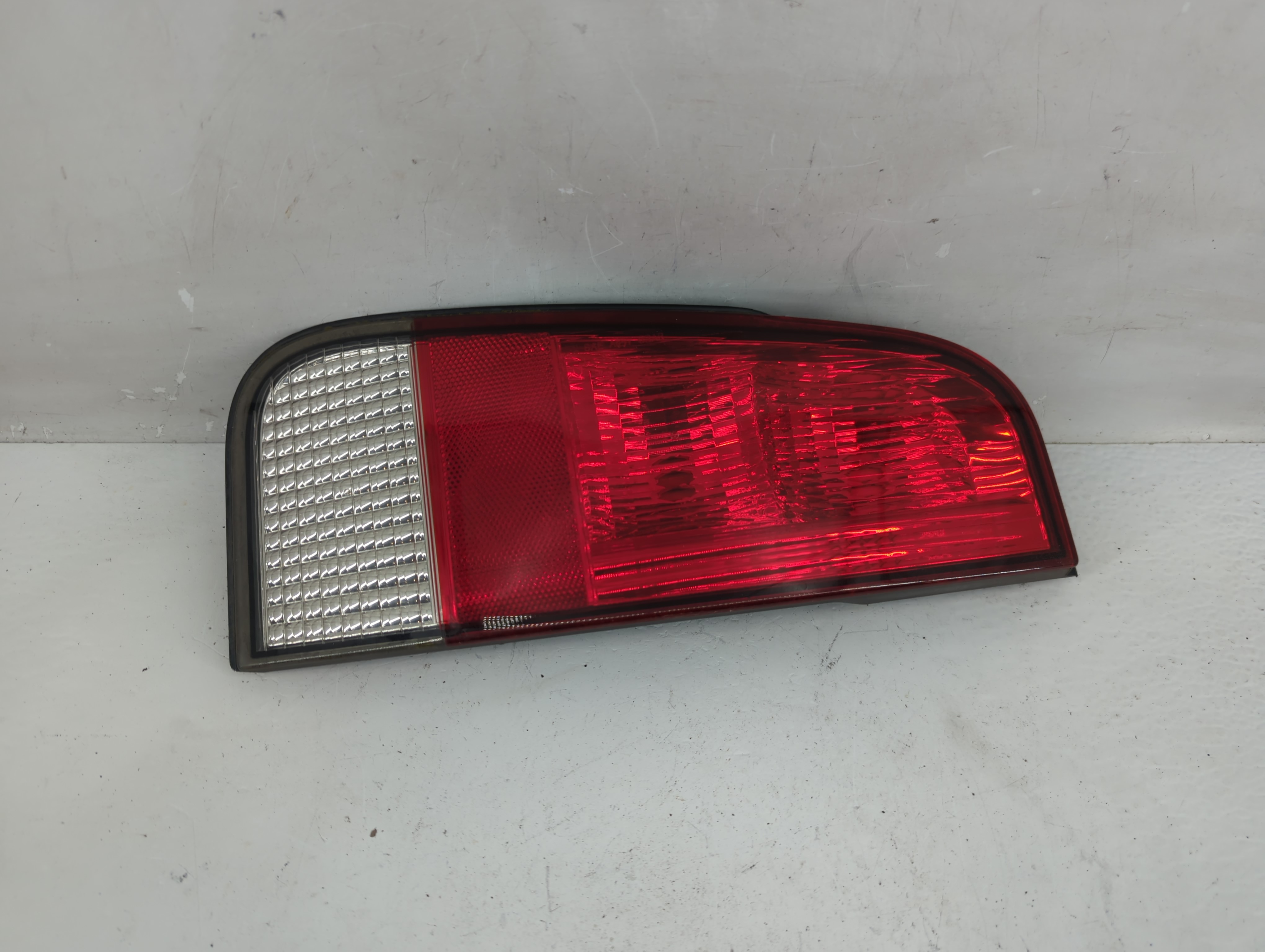 Picture of 2003-2005 Lincoln Aviator Passenger Right Side Tail Light Taillight Oem 1229563