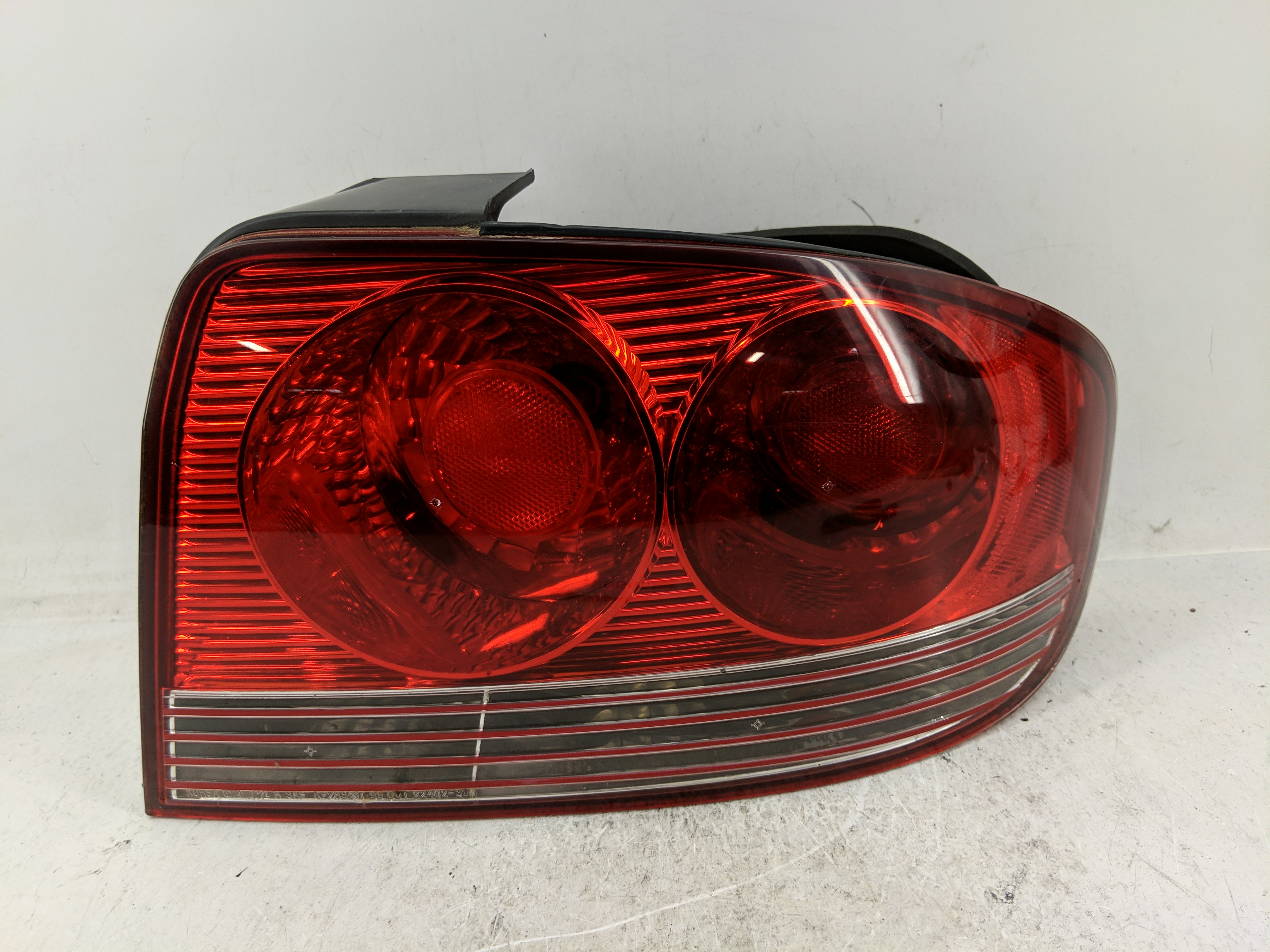 Picture of 2002-2005 Hyundai Sonata Passenger Right Side Tail Light Taillight Oem 1229565
