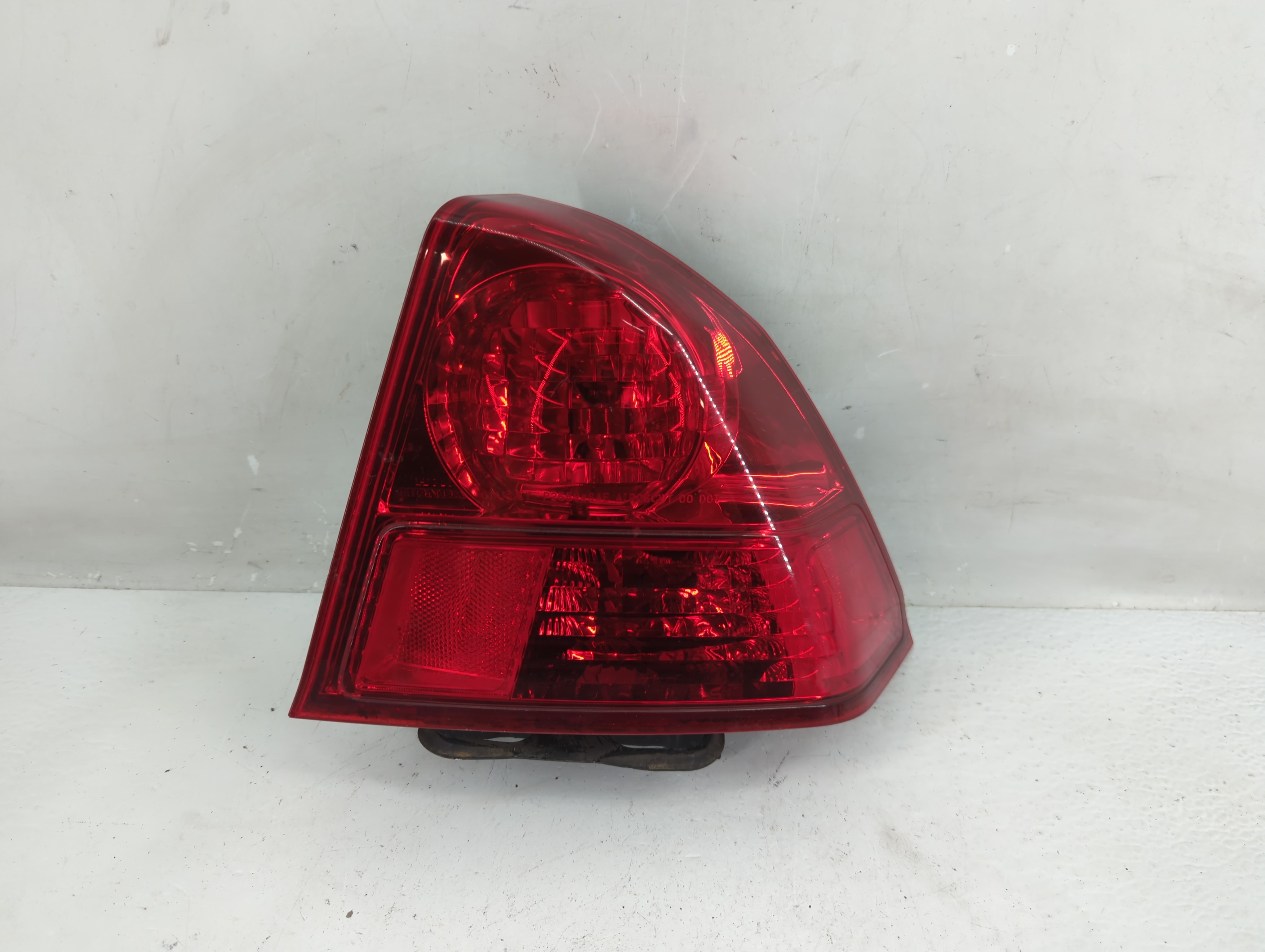 Picture of 2003-2005 Honda Civic Passenger Right Side Tail Light Taillight Oem 1229567