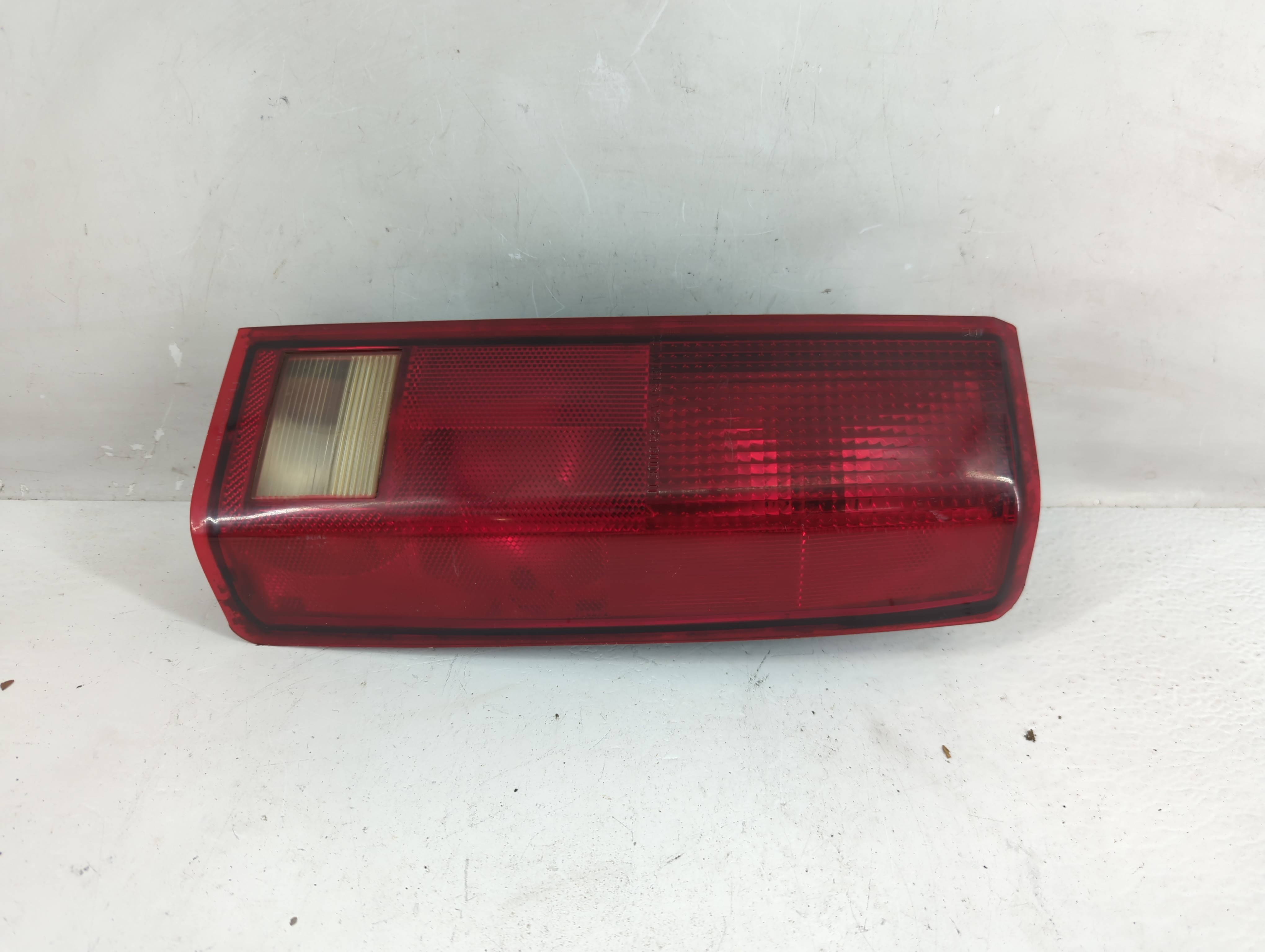 Picture of 1985-2005 Gmc Safari Passenger Right Side Tail Light Taillight Oem 1229570