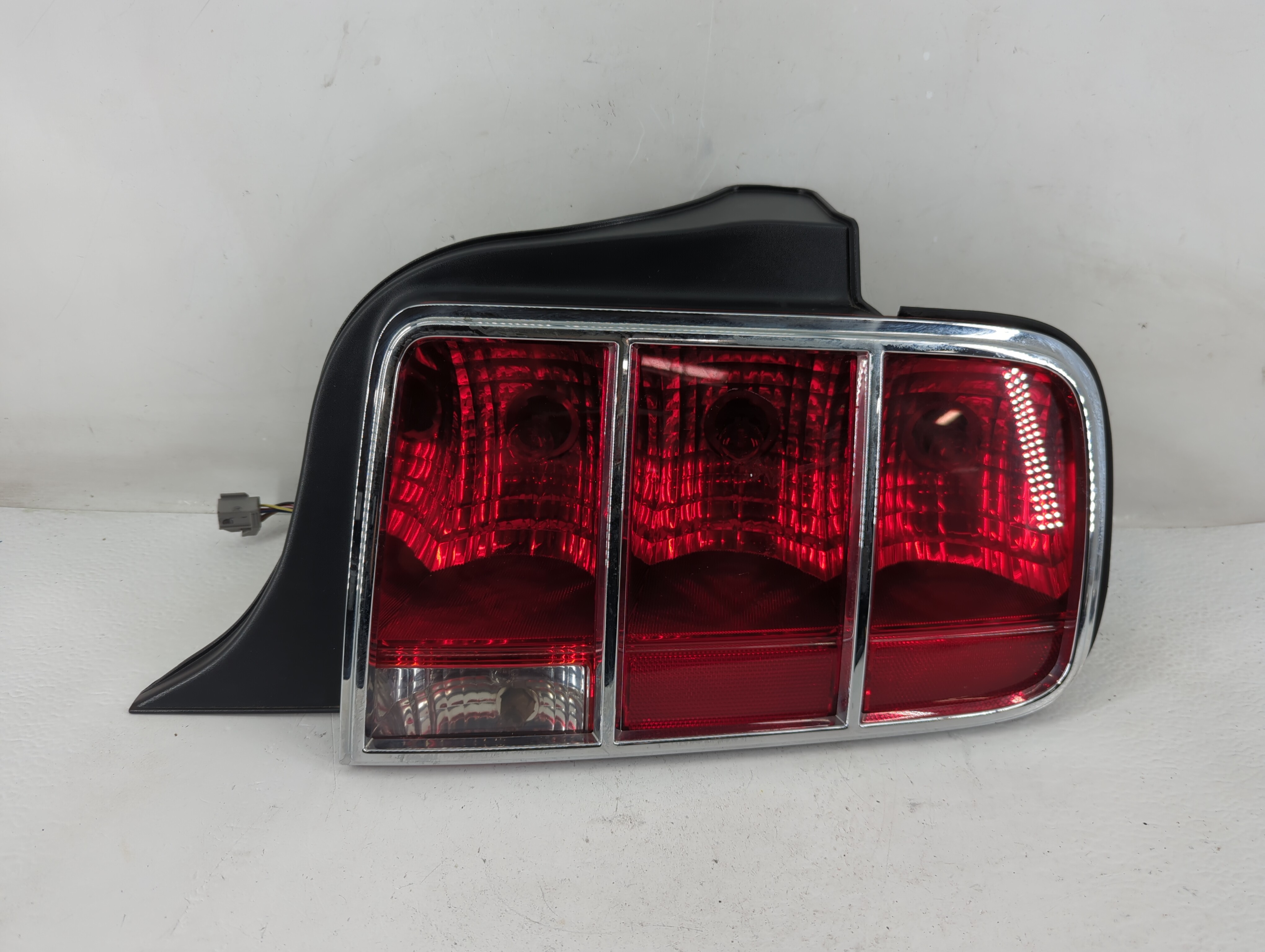 2005-2009 Ford Mustang Passenger Right Side Tail Light Taillight Oem 1229630 - Oemusedautoparts1.com