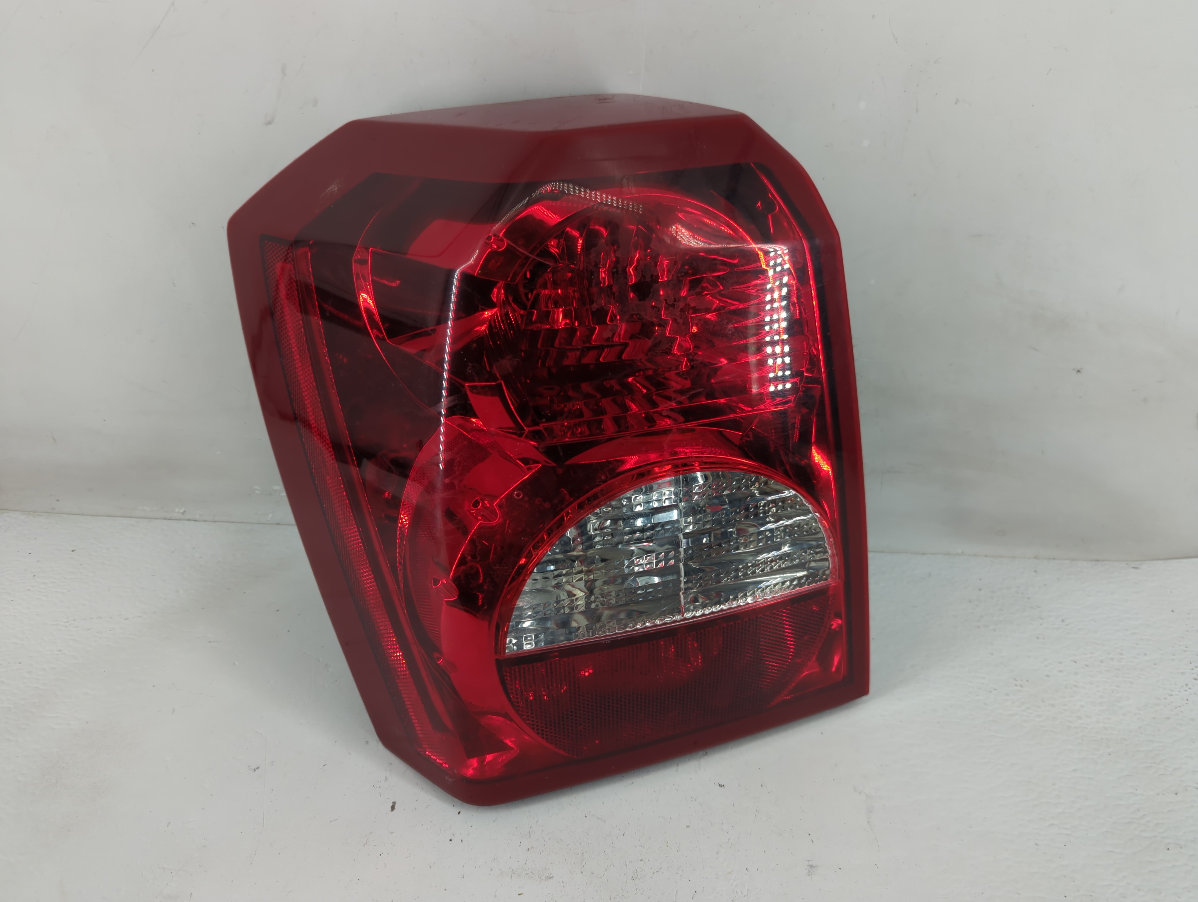 2007-2007 Dodge Caliber Driver Left Side Tail Light Taillight Oem 1229686 - Oemusedautoparts1.com