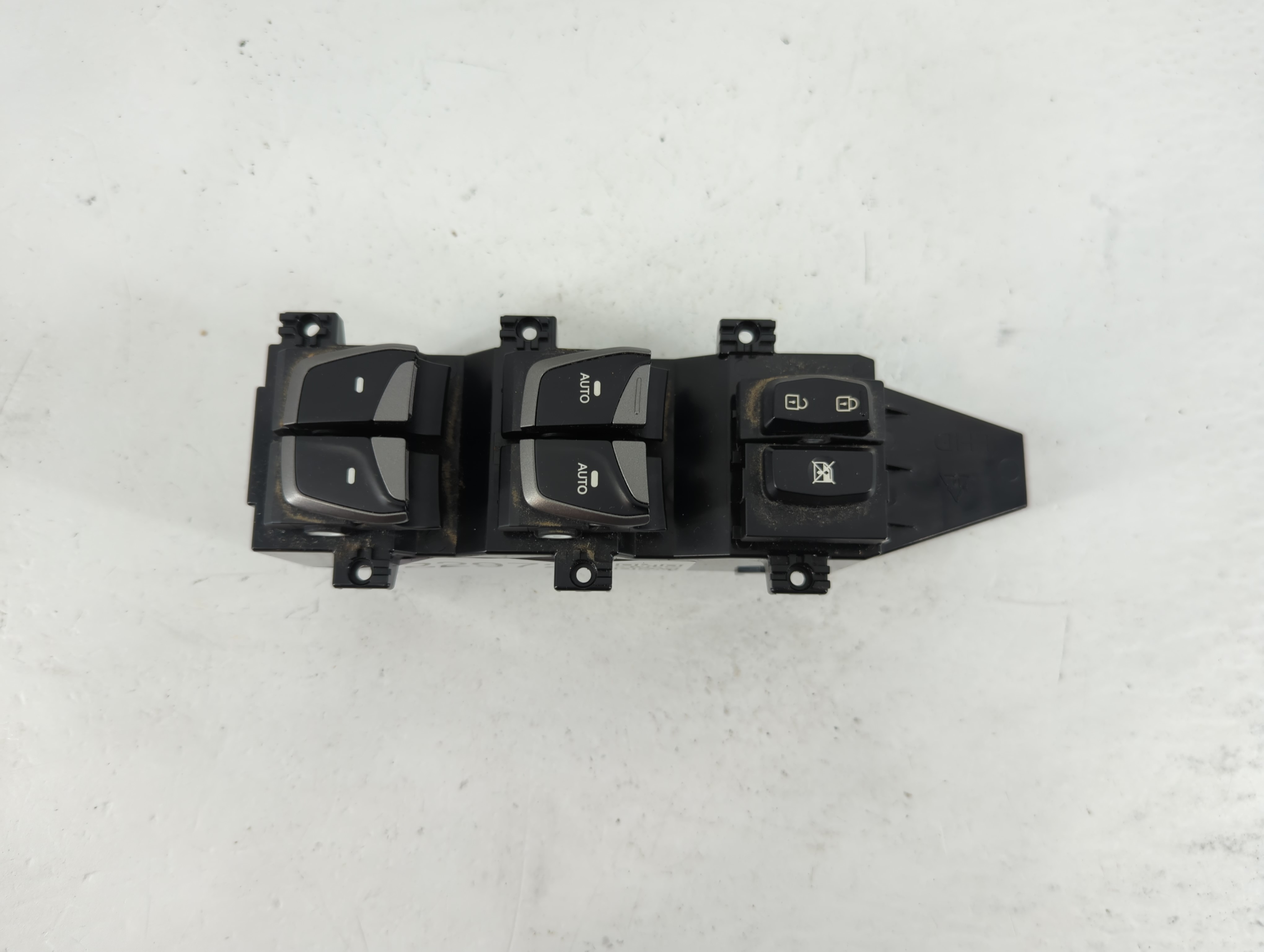 2013-2016 Hyundai Santa Fe Driver Left Door Master Power Window Switch 1229727 - Oemusedautoparts1.com