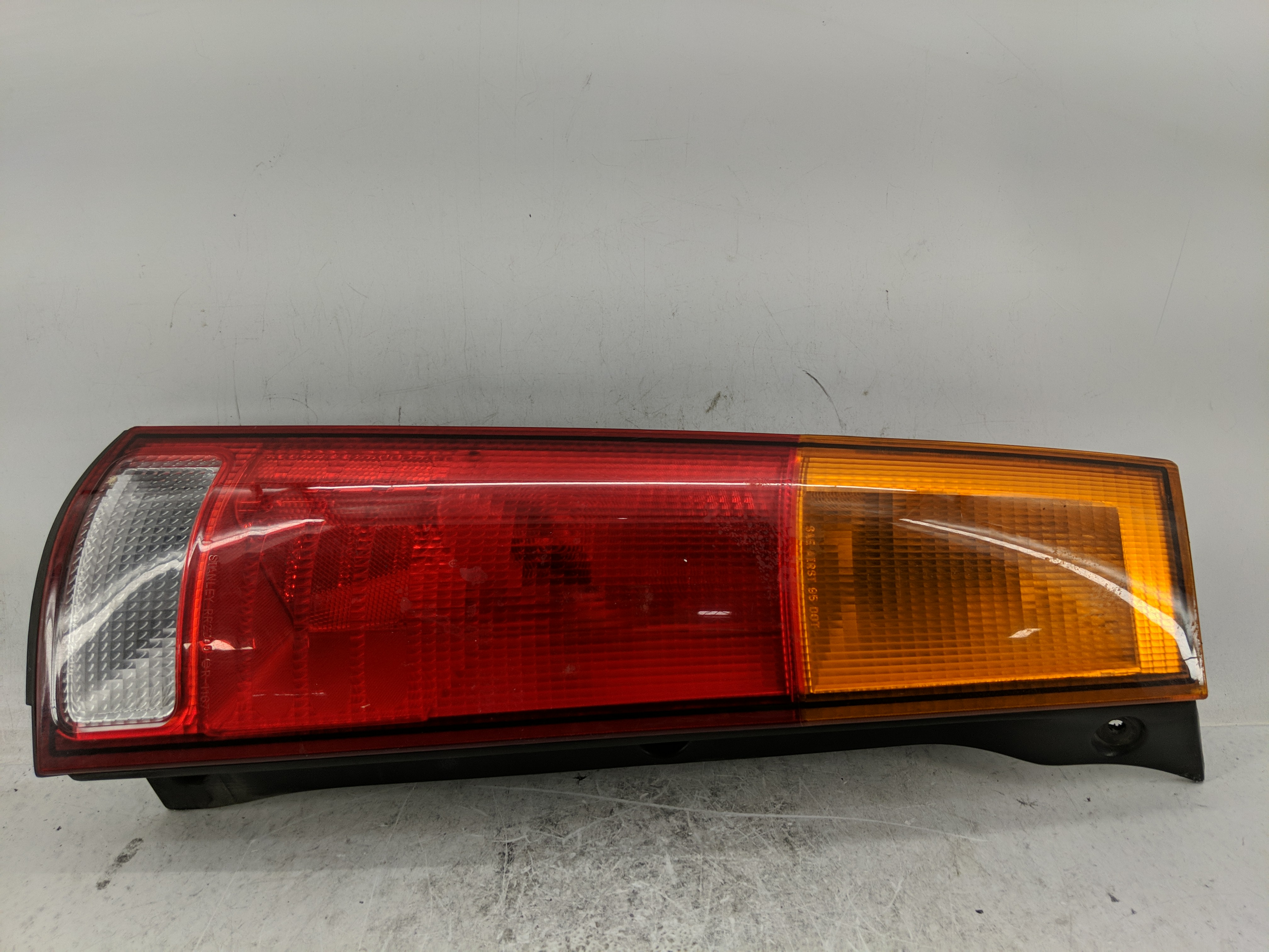 1997-2001 Honda Cr-v Driver Left Side Tail Light Taillight Oem 1229794 - Oemusedautoparts1.com